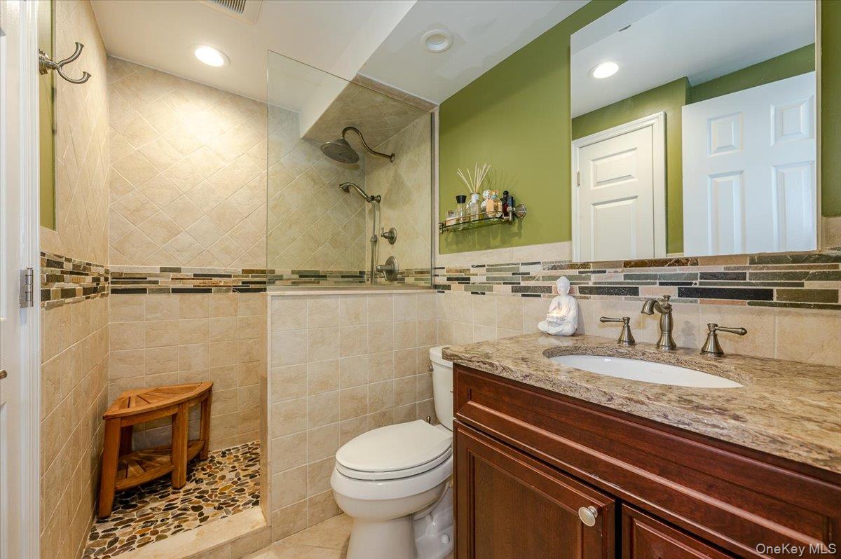 185 W Park Avenue 201 Property Photo 16