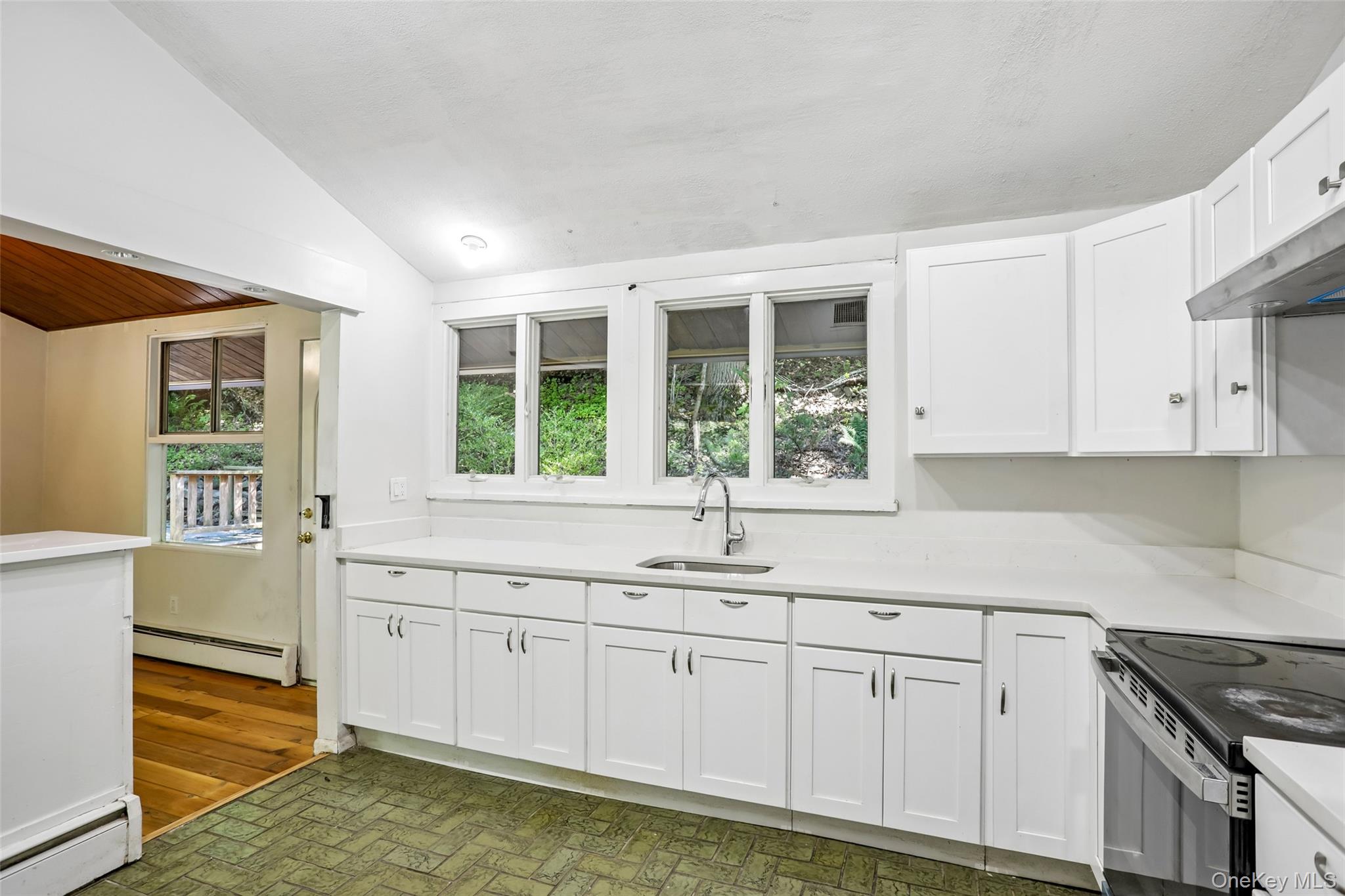 951 Haverstraw Road Property Photo 11