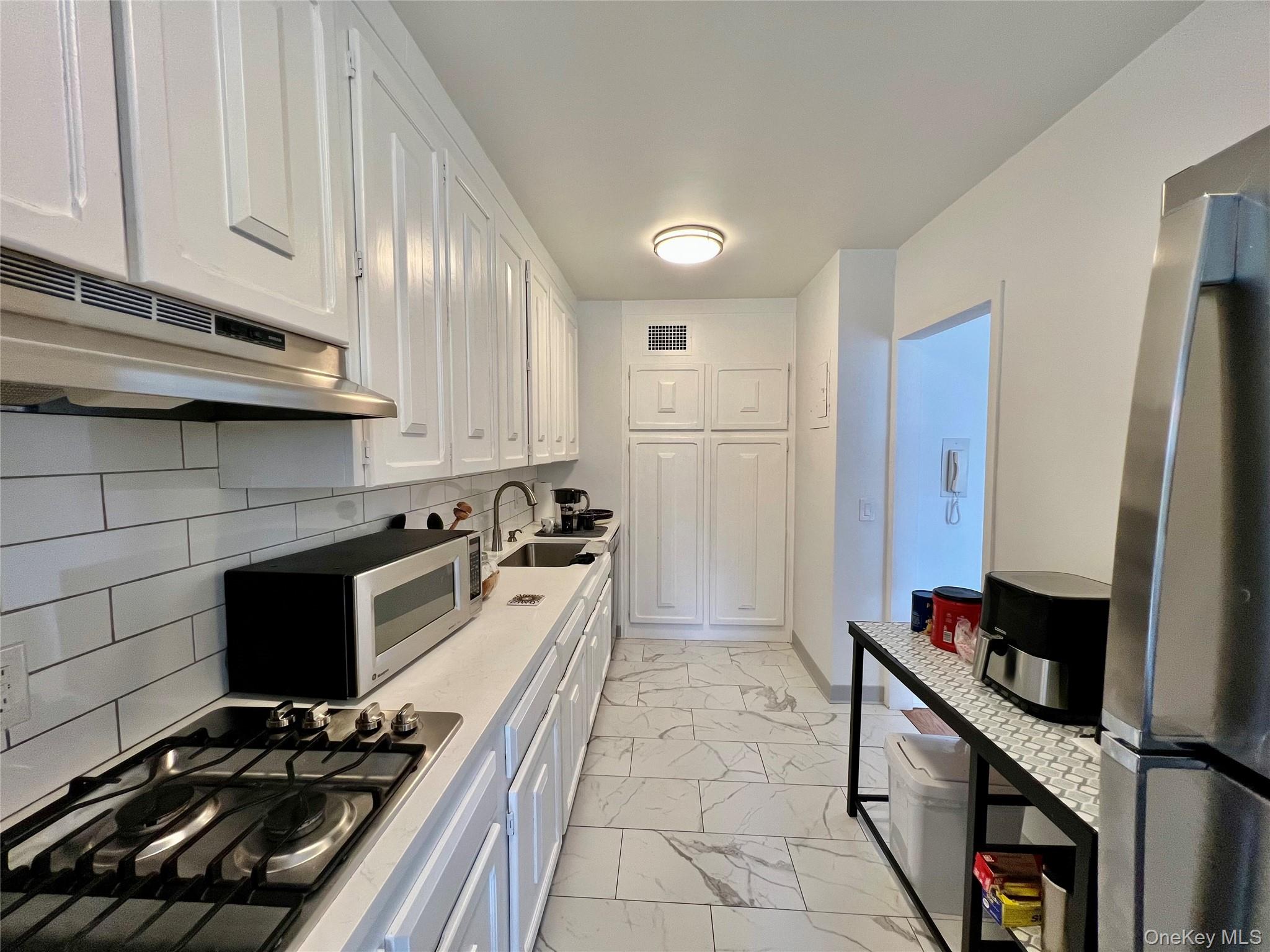 30 Lake Street 8d Property Photo 6