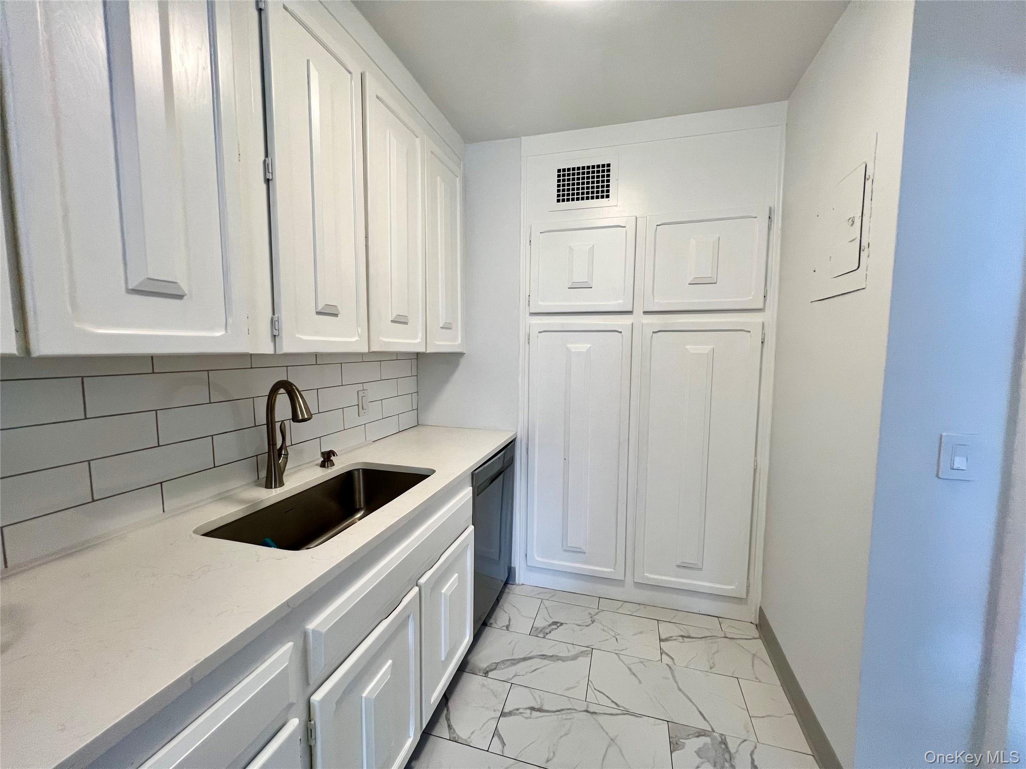30 Lake Street 8d Property Photo 8
