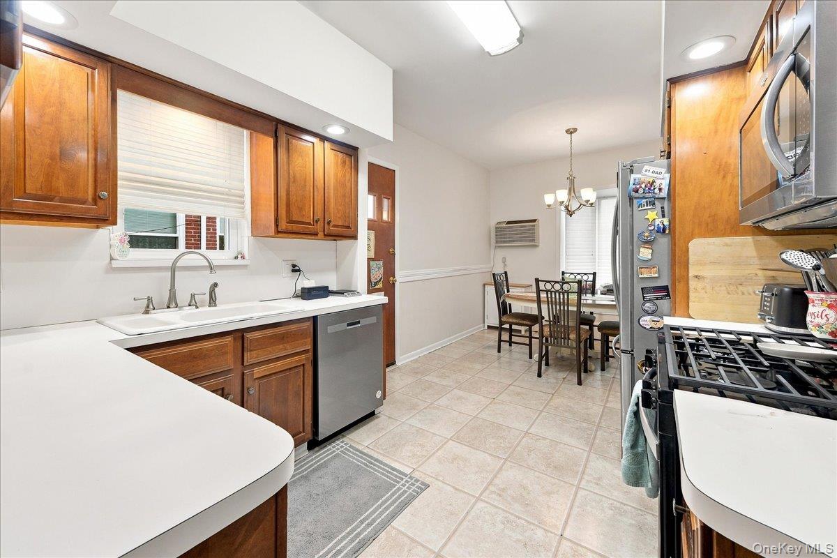 4 Holly Street Property Photo 8
