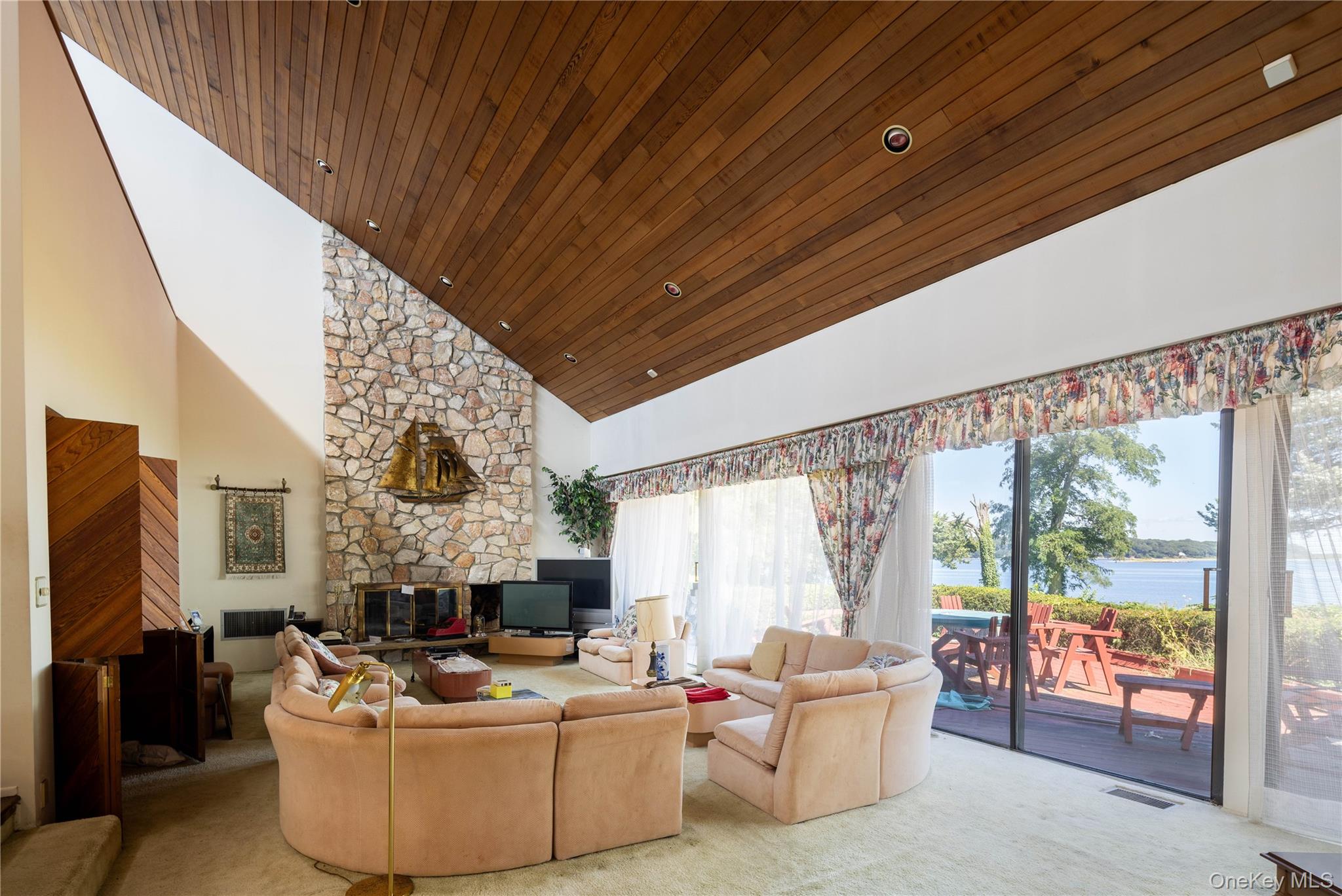 7 Lighthouse Point Property Photo 10