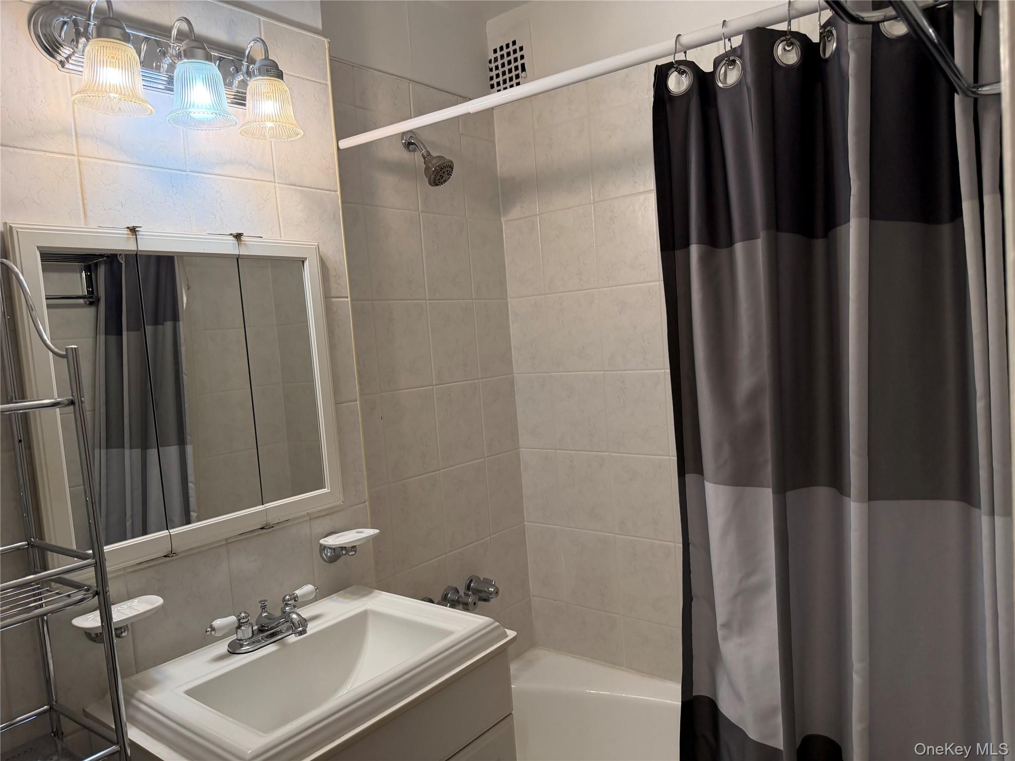 43-25 Douglaston Parkway 4e Property Photo 9
