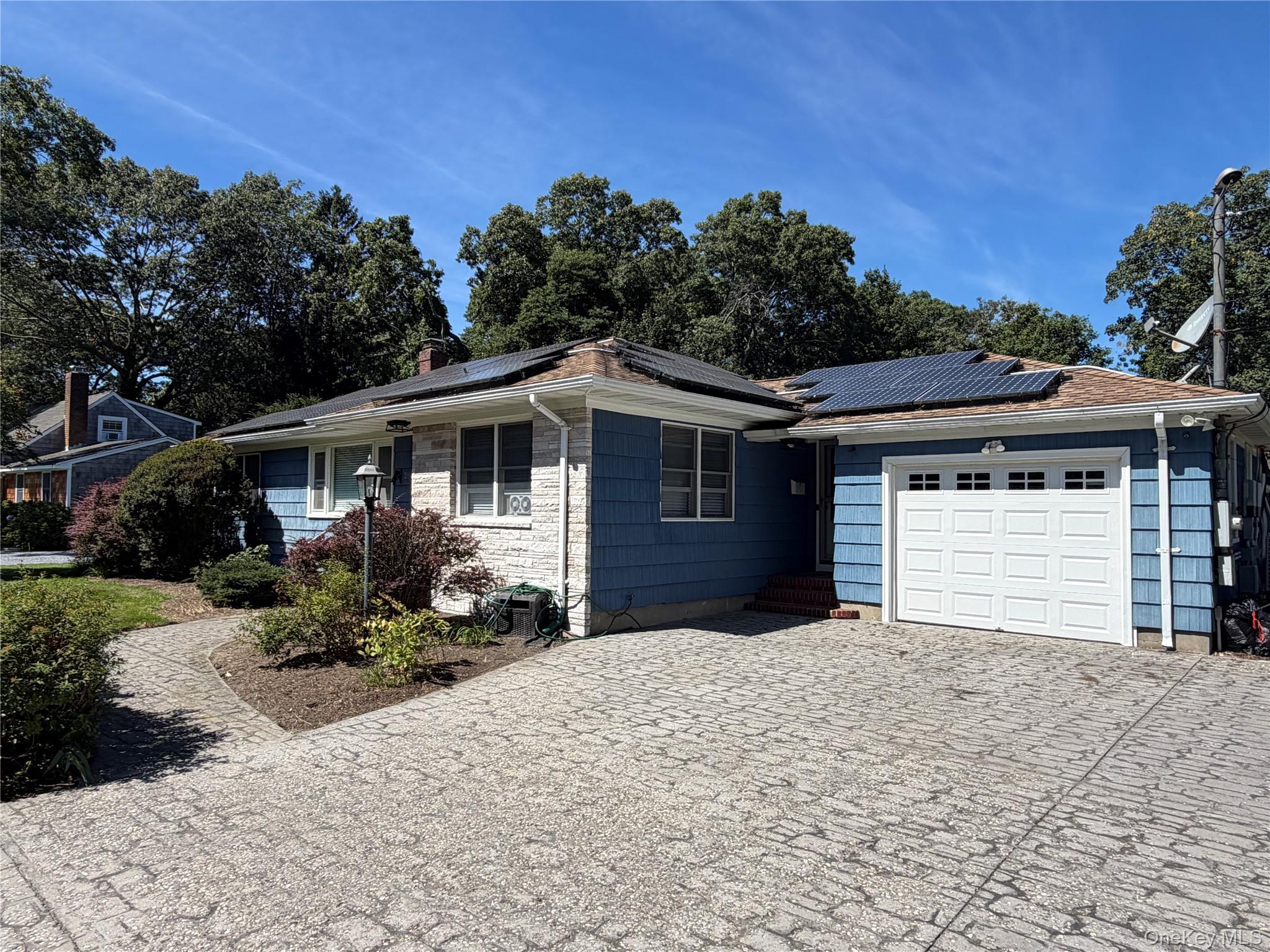 220 Hubbard Avenue Property Photo 1