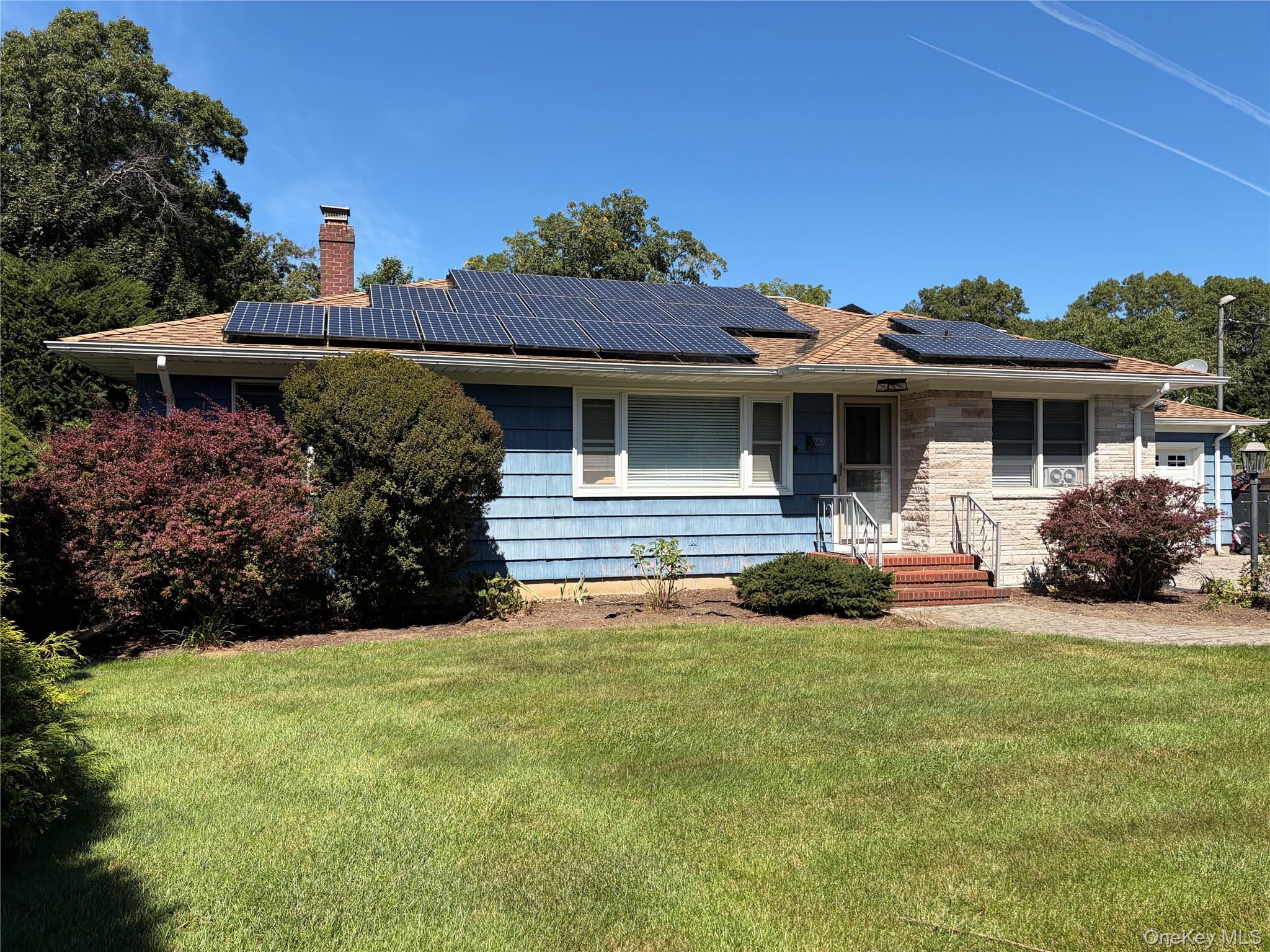 220 Hubbard Avenue Property Photo 3