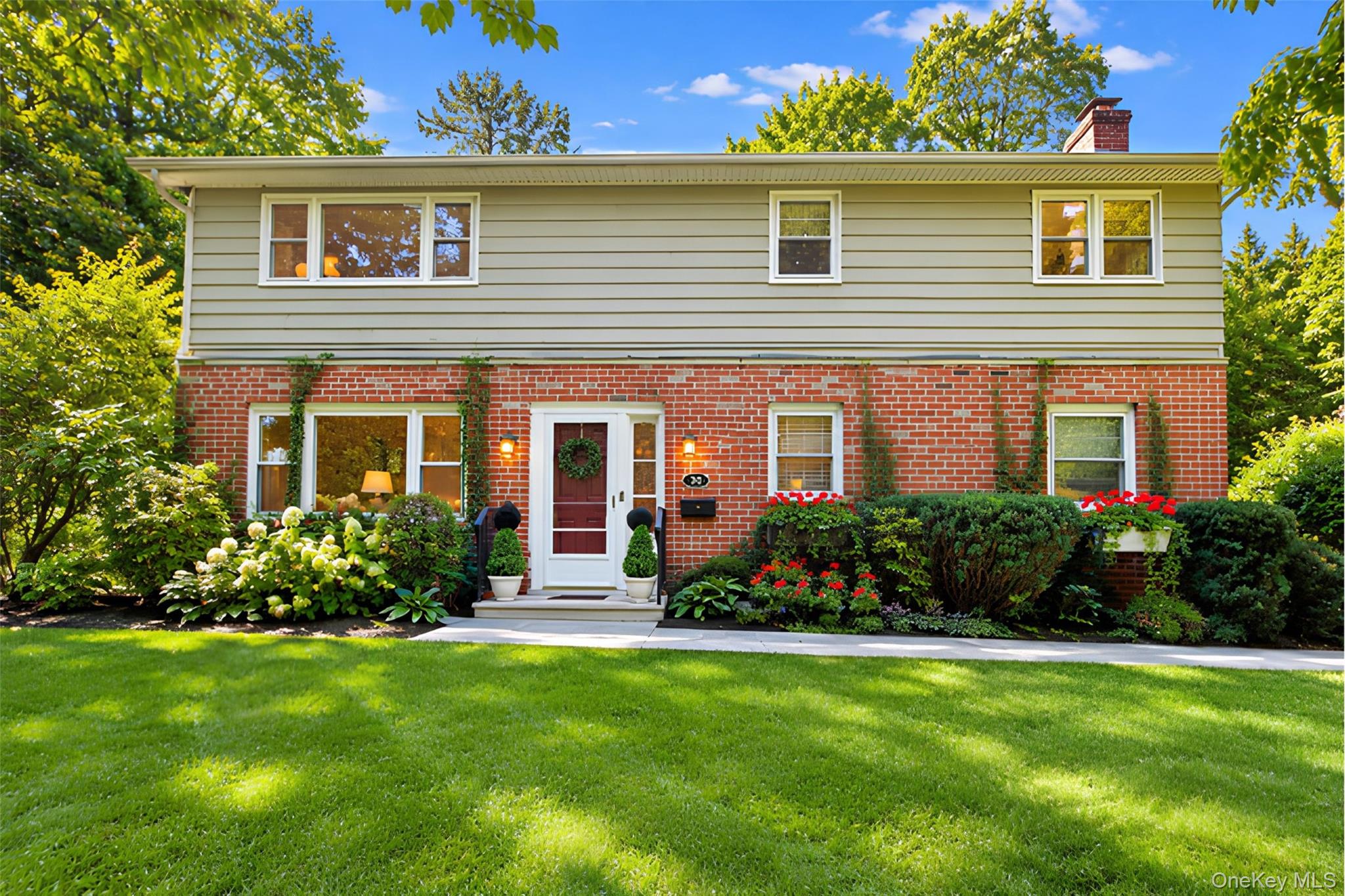 630 Ashford Avenue Property Photo 1