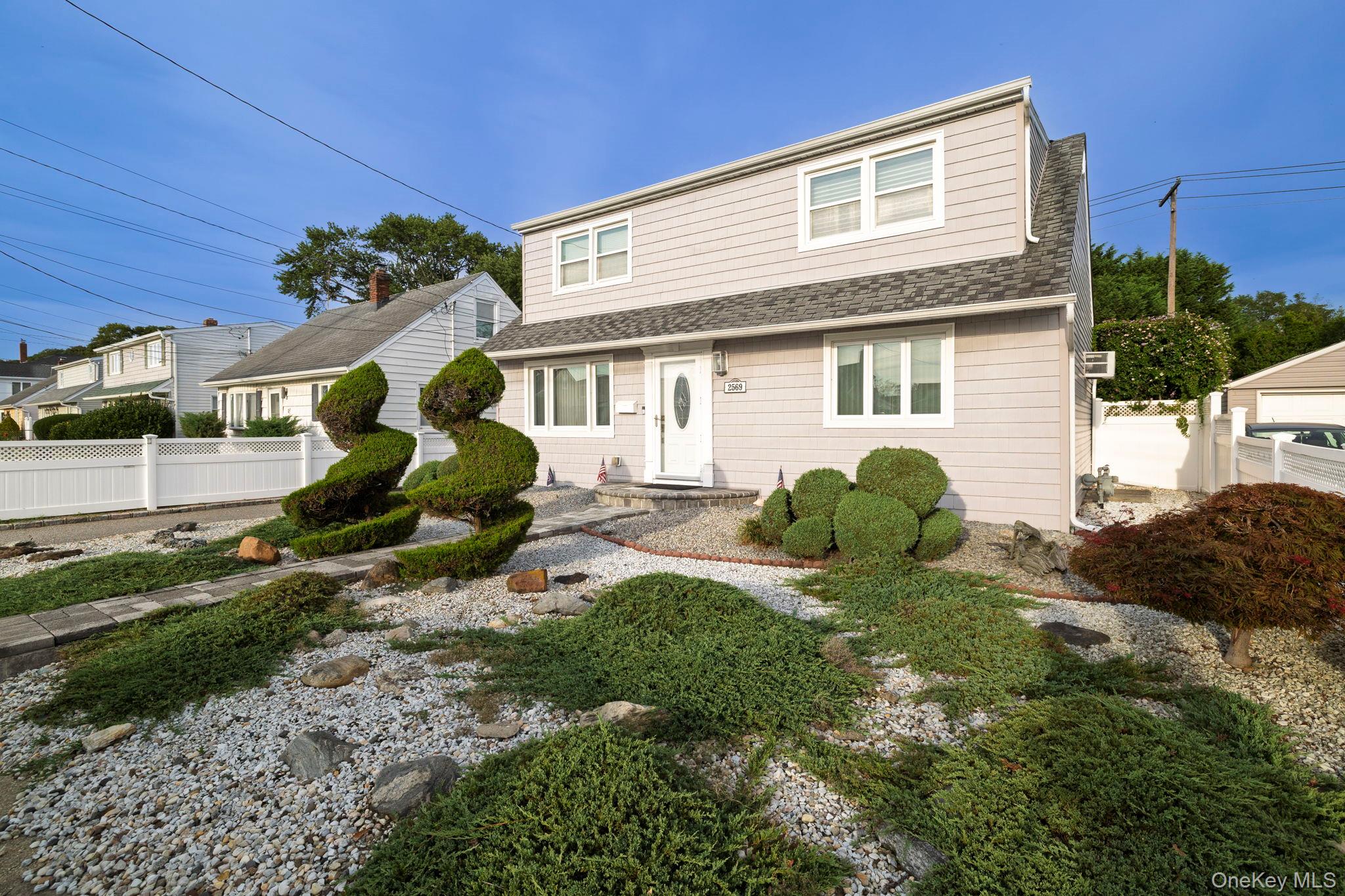 2569 Wantagh Avenue Property Photo 4
