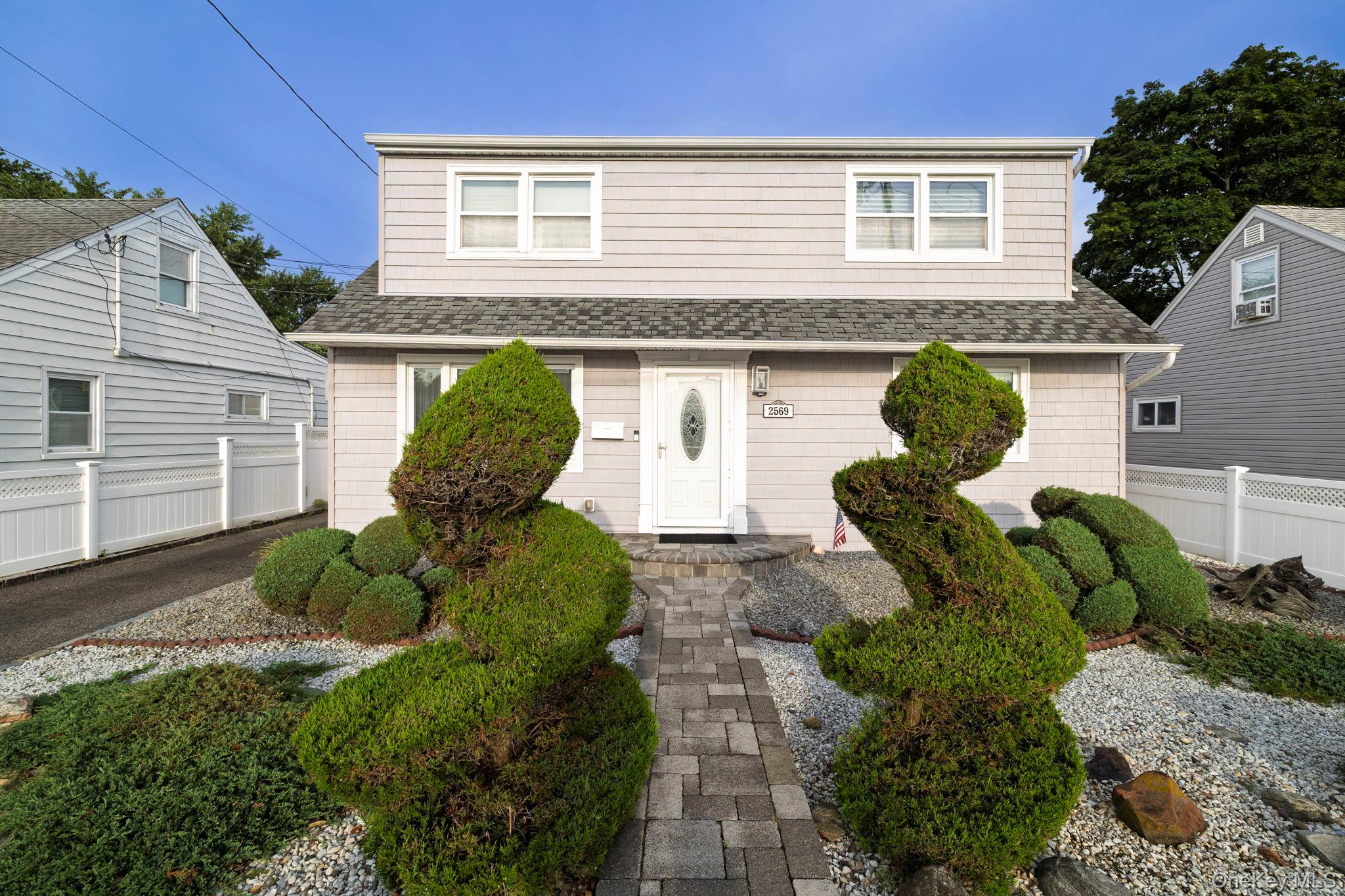 2569 Wantagh Avenue Property Photo 5