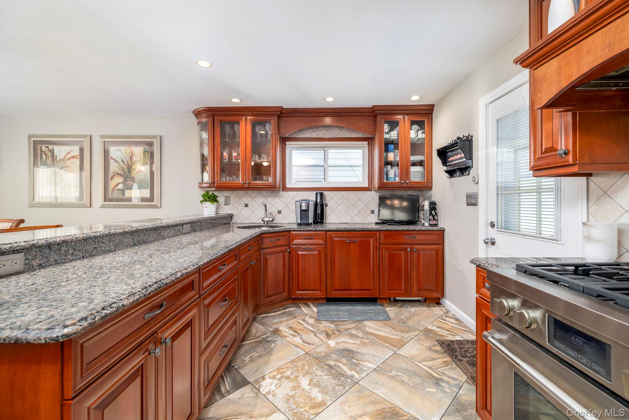 2569 Wantagh Avenue Property Photo 9