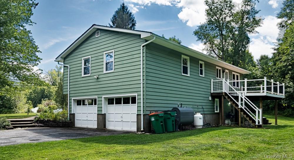 8 W Caroline Drive Property Photo 3