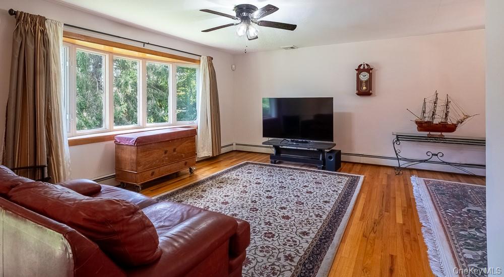 8 W Caroline Drive Property Photo 5