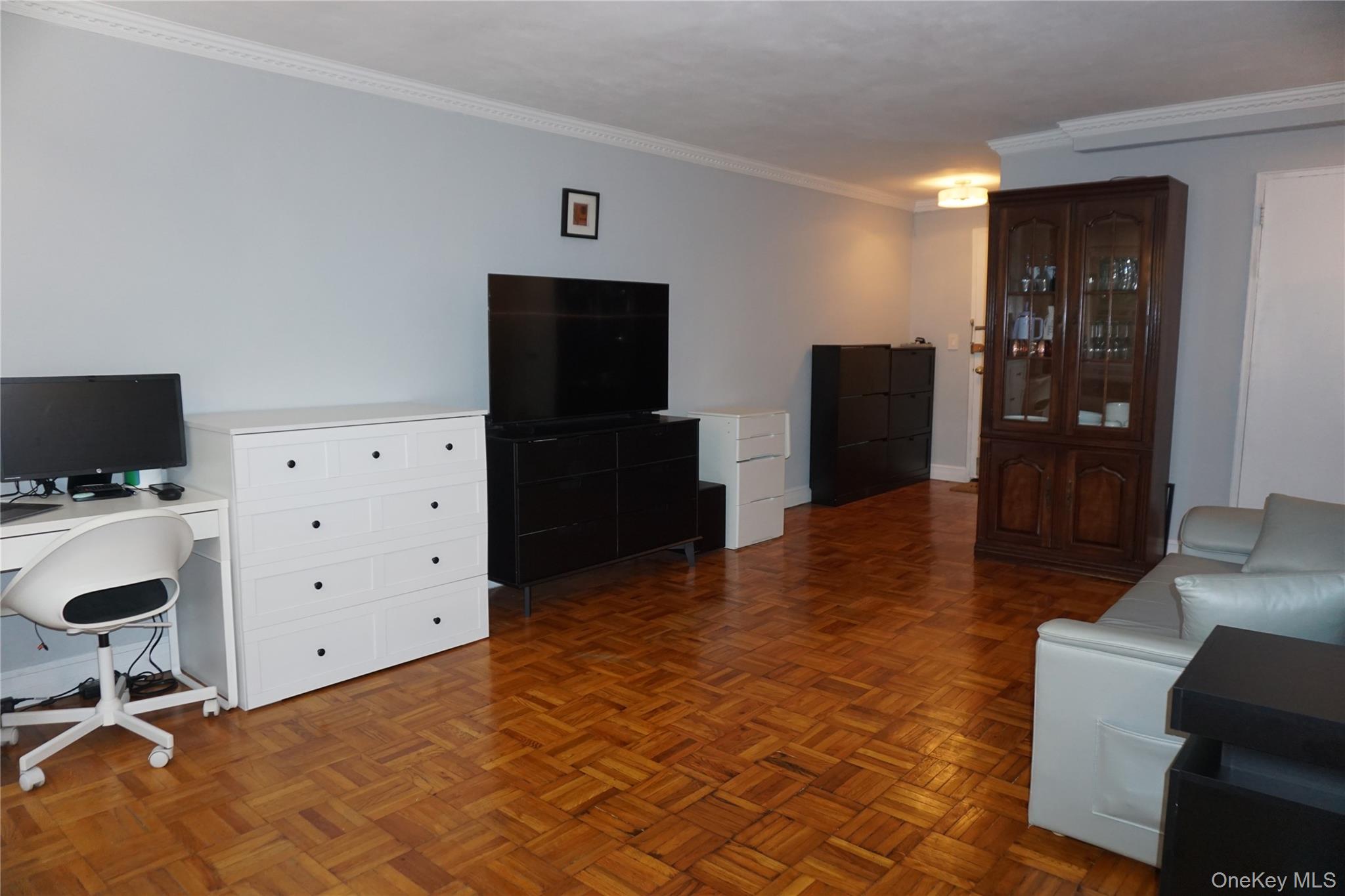 385 Mclean Avenue 1g Property Photo 2