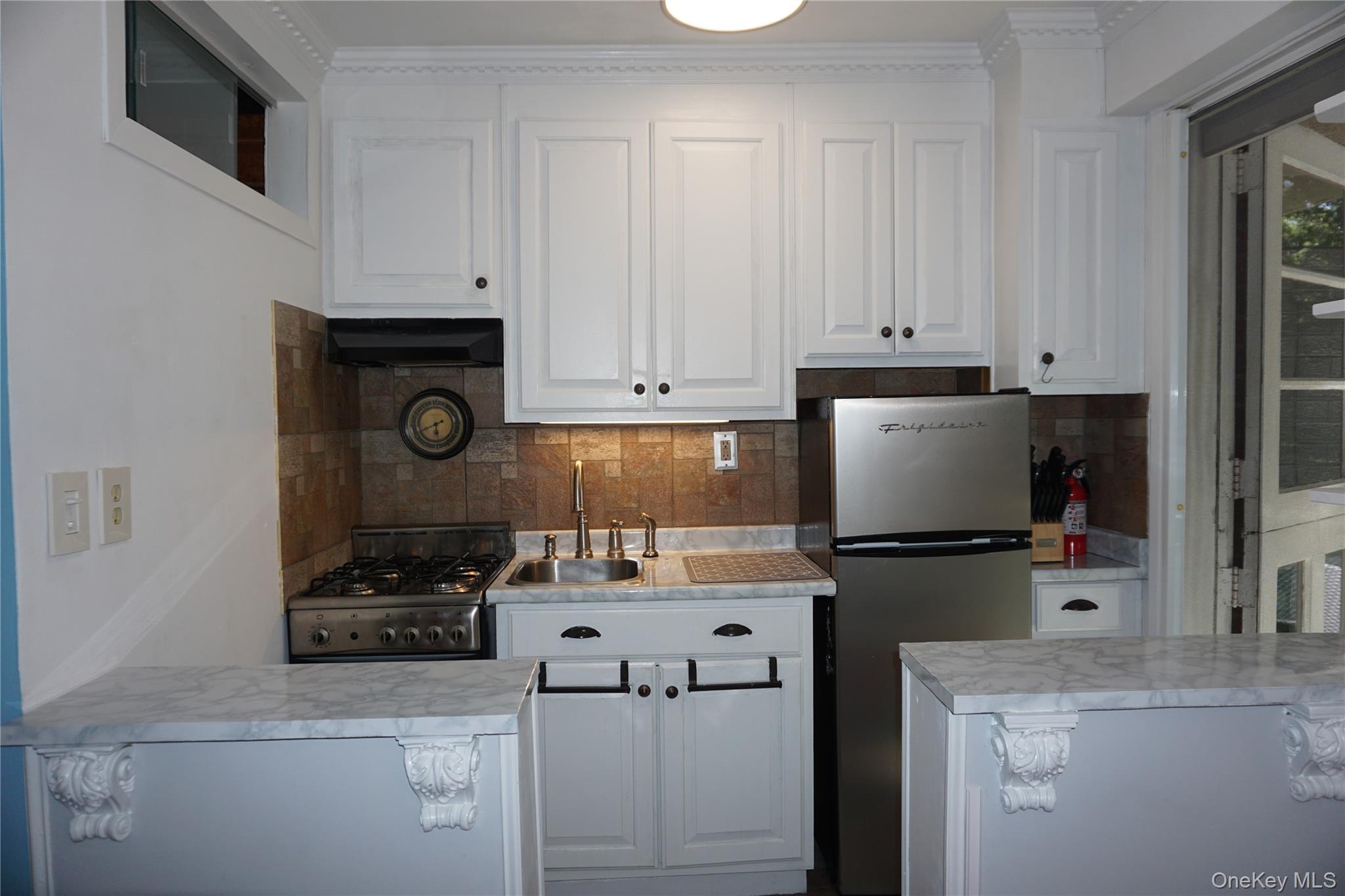 385 Mclean Avenue 1g Property Photo 3