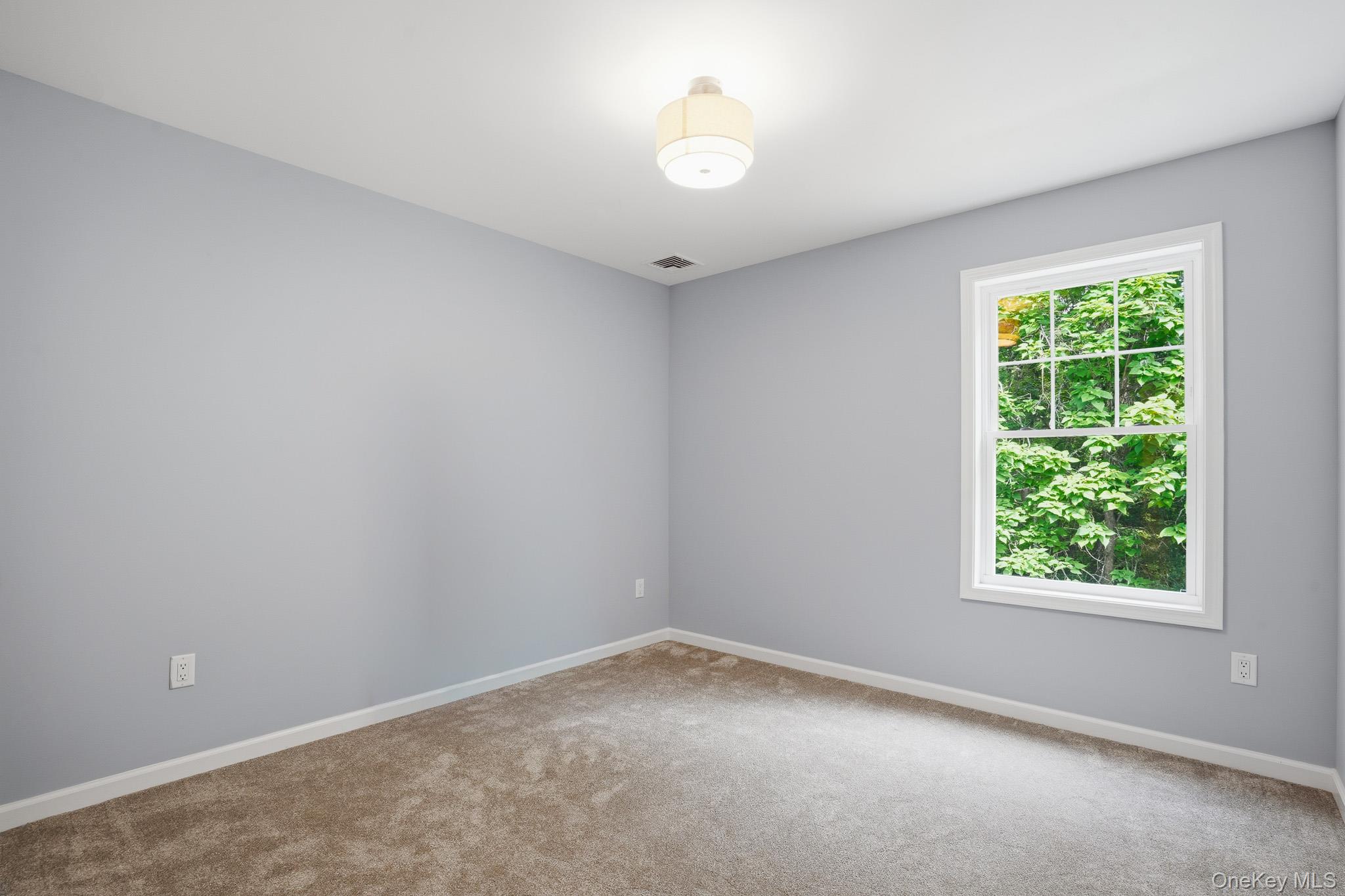 155 S Quaker Lane Property Photo 21