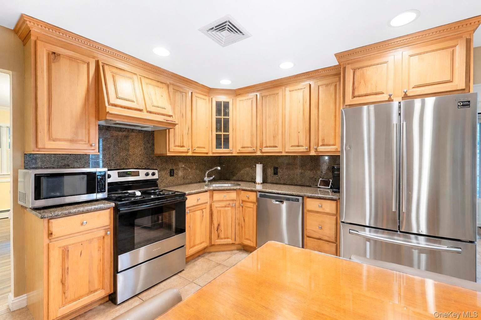 124 Bayview Drive Property Photo 3