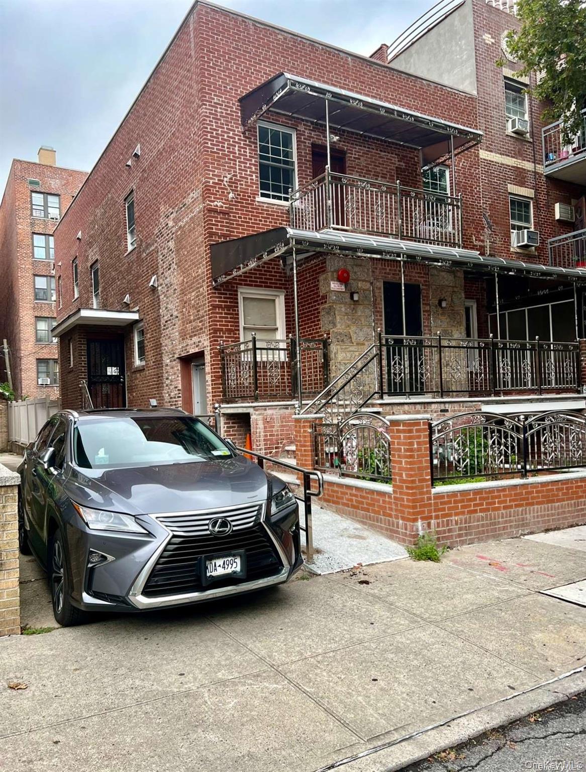 34-26 75th Street 2R Property Photo 1