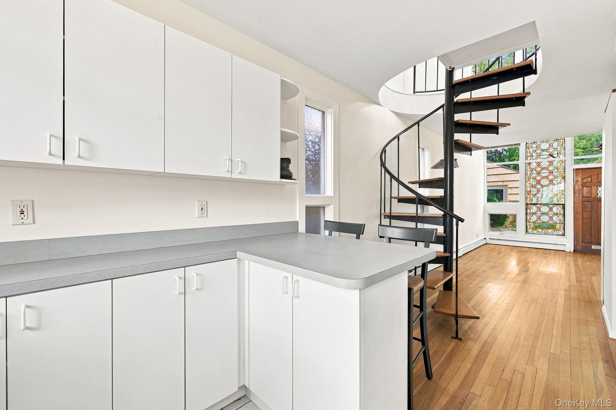 33 Tier Street E Property Photo 7