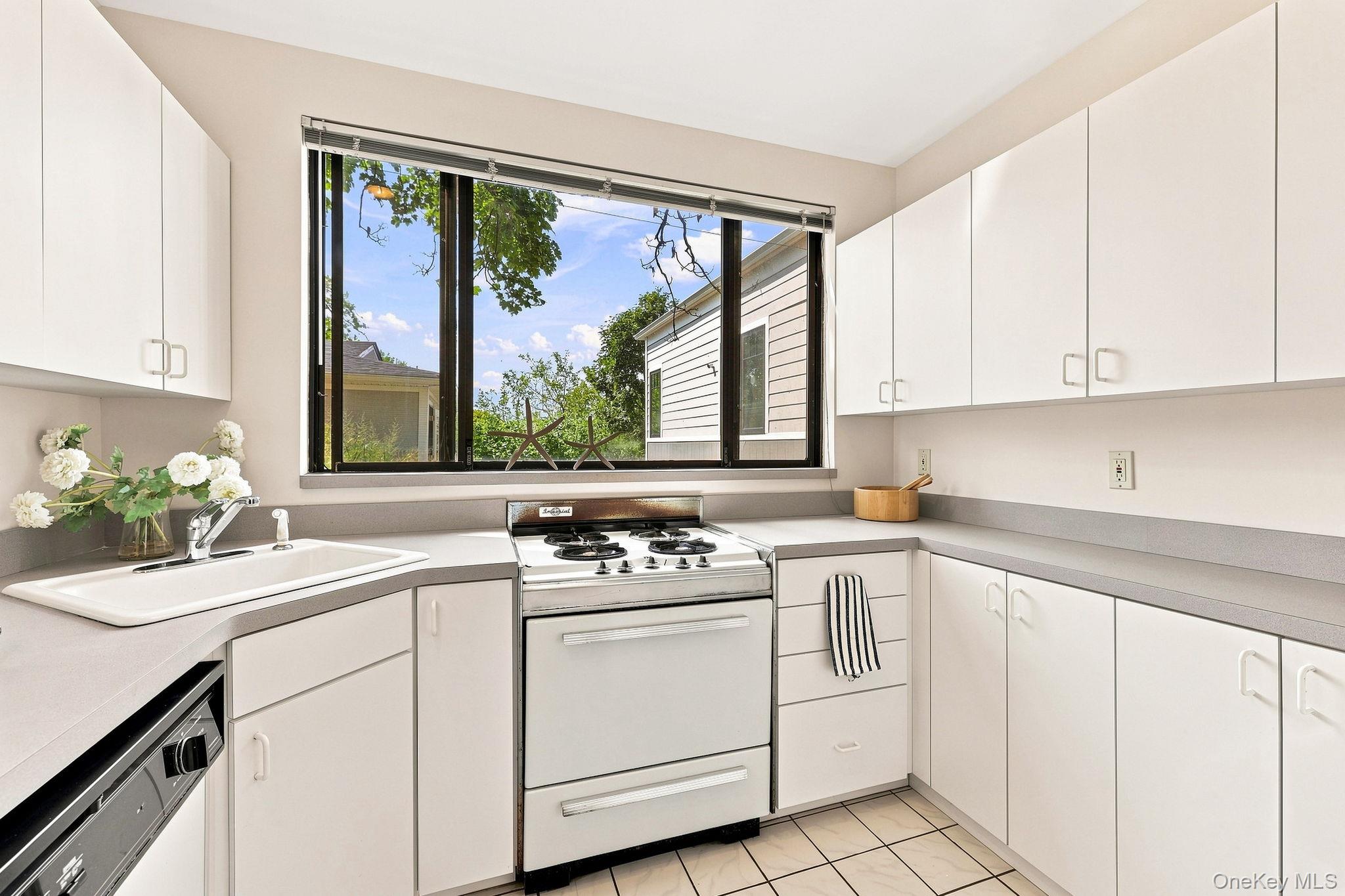 33 Tier Street E Property Photo 9