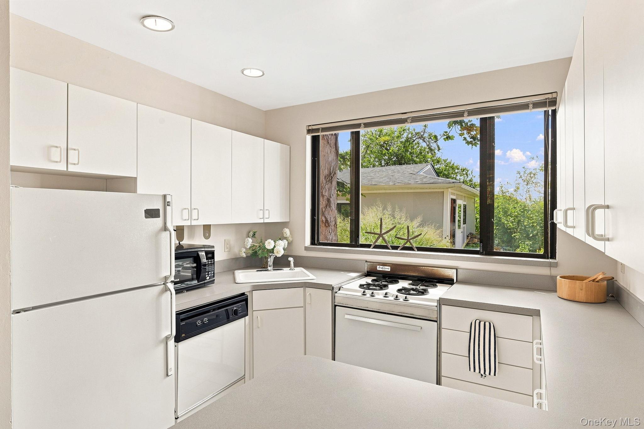 33 Tier Street E Property Photo 10
