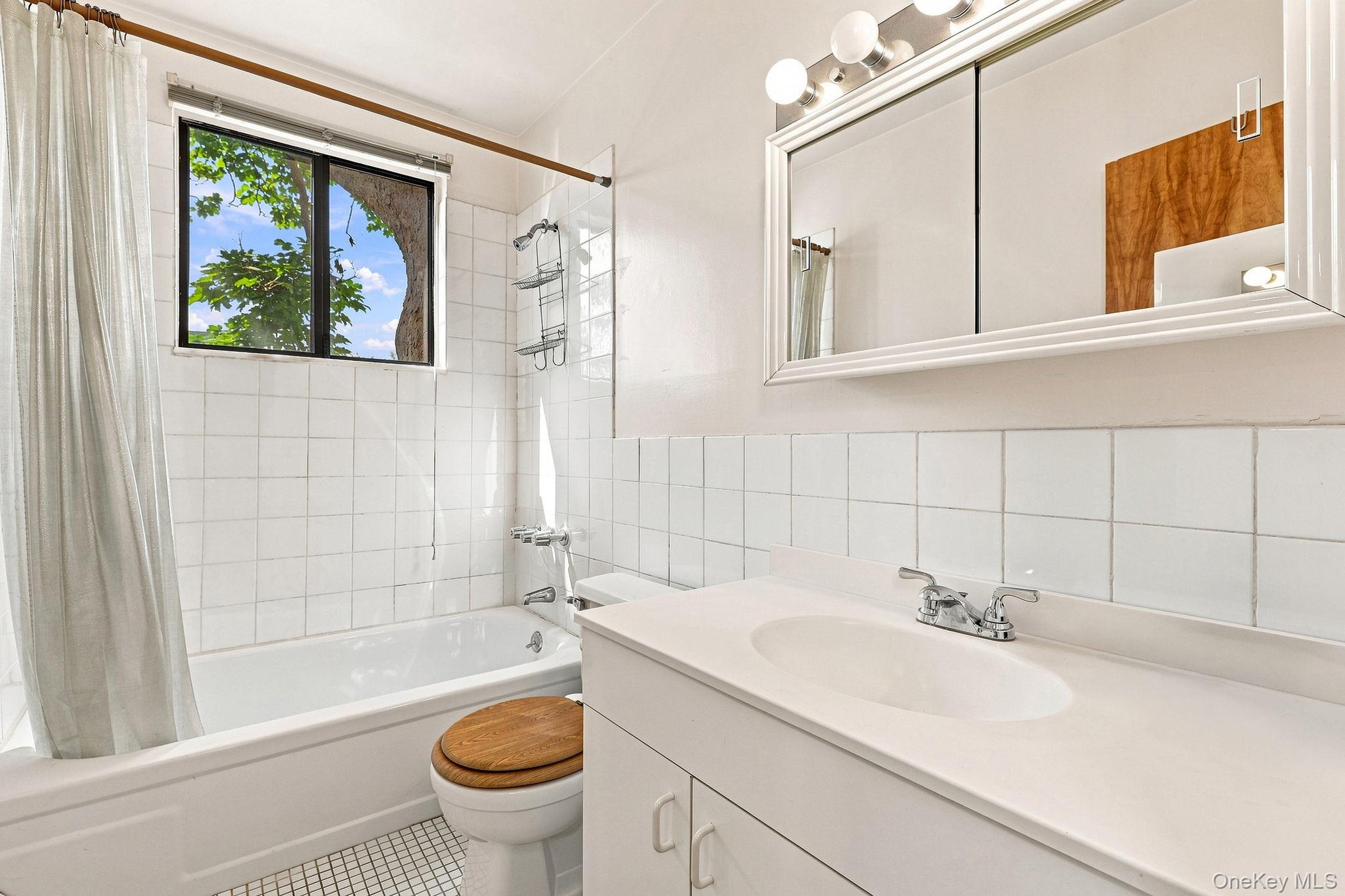 33 Tier Street E Property Photo 11
