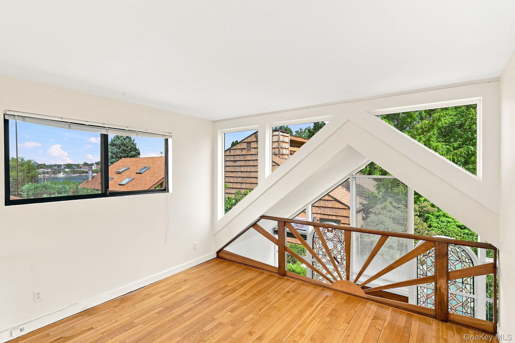 33 Tier Street E Property Photo 16