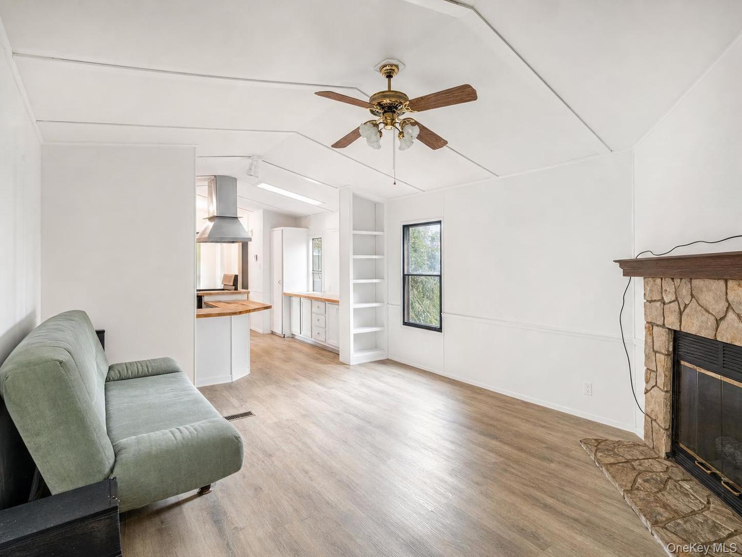 8 Hampshire Lane Property Photo 6