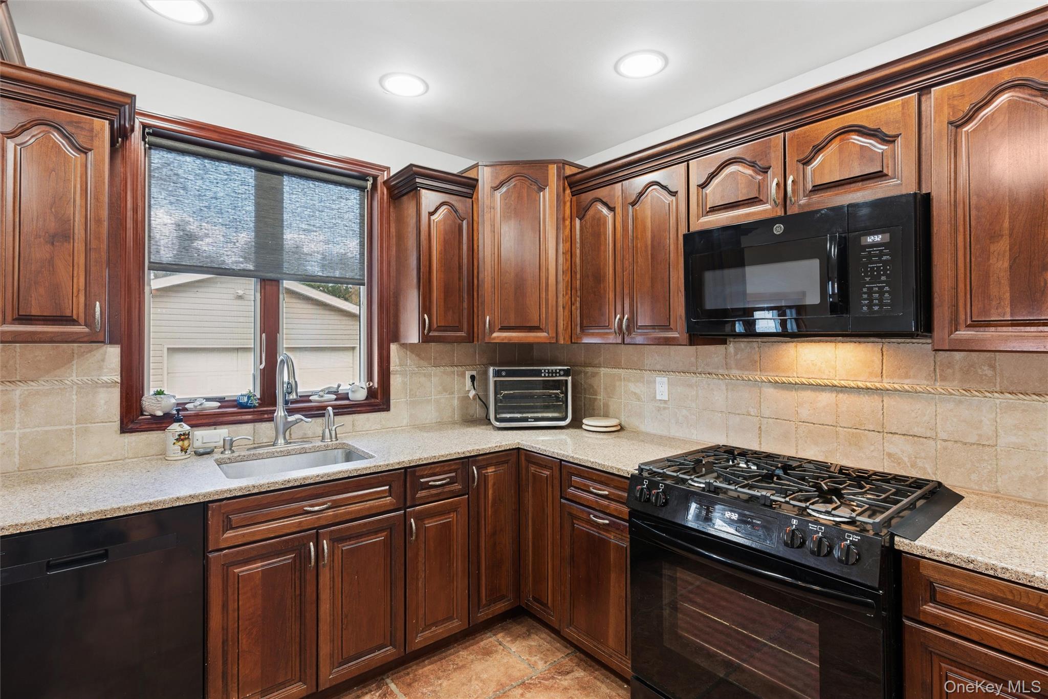 122 Commonwealth Avenue Property Photo 8