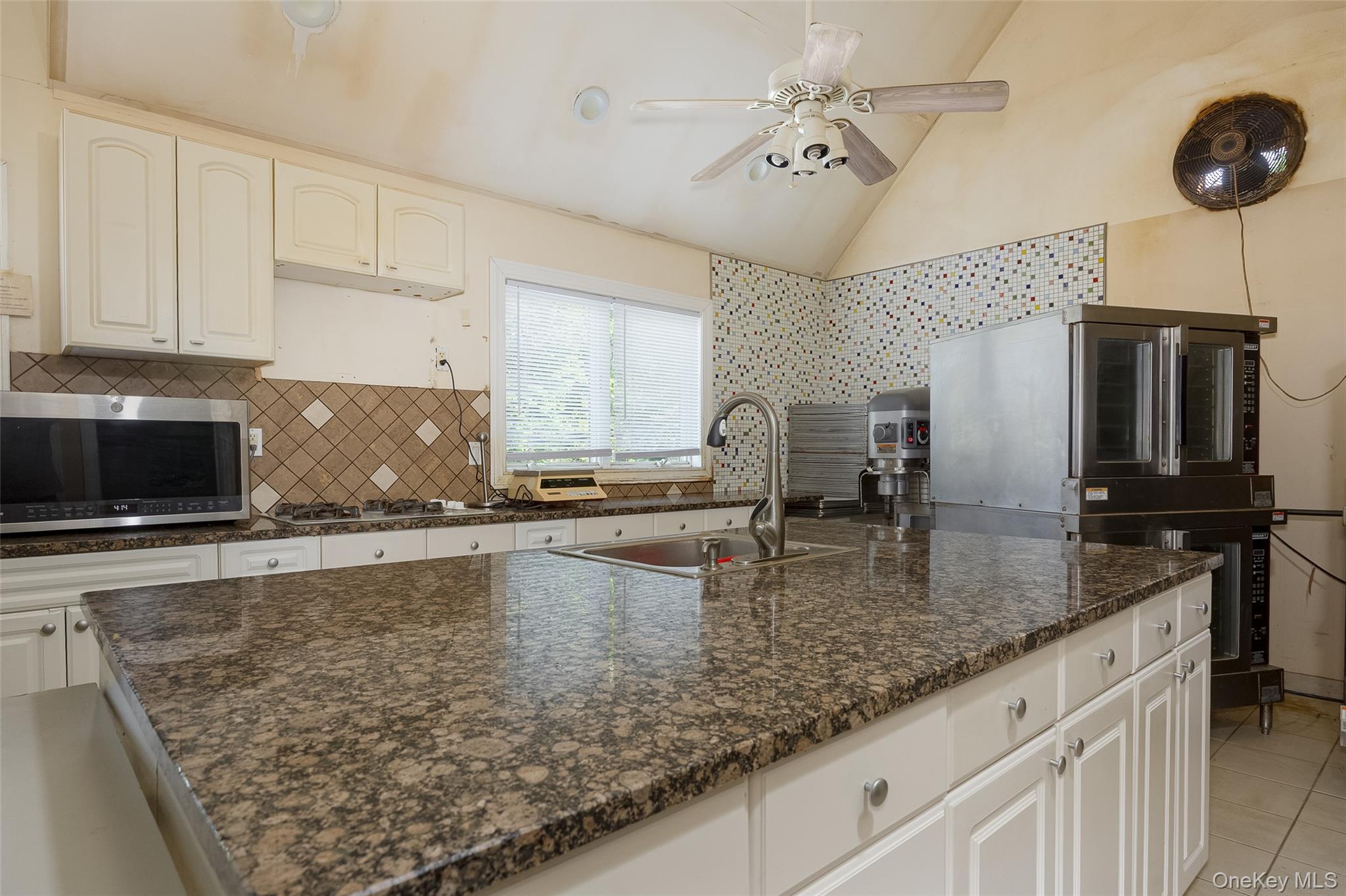 125 Vineyard Avenue Property Photo 28
