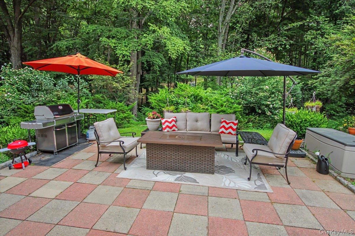 45 Hemlock Trail Court Property Photo 5