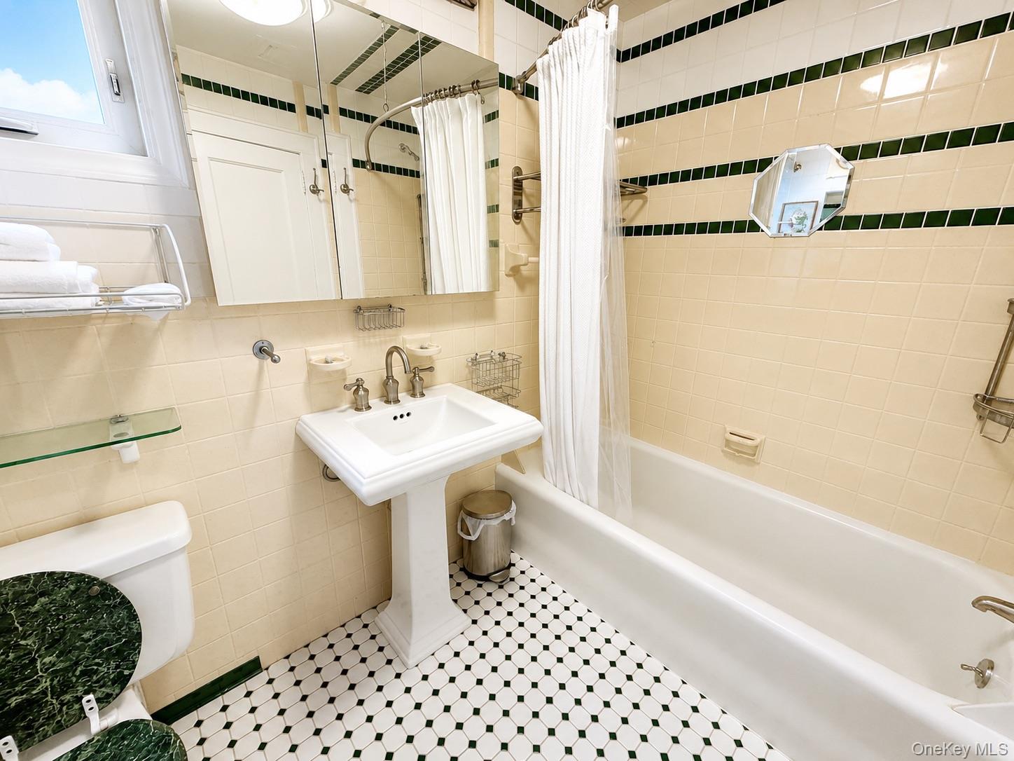 13810 Cronston Avenue Property Photo 12