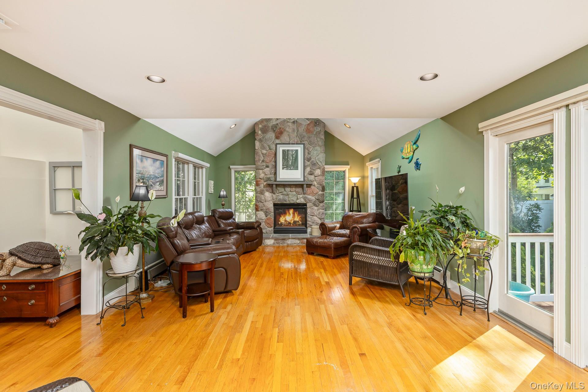 220 St. James Avenue Property Photo 8