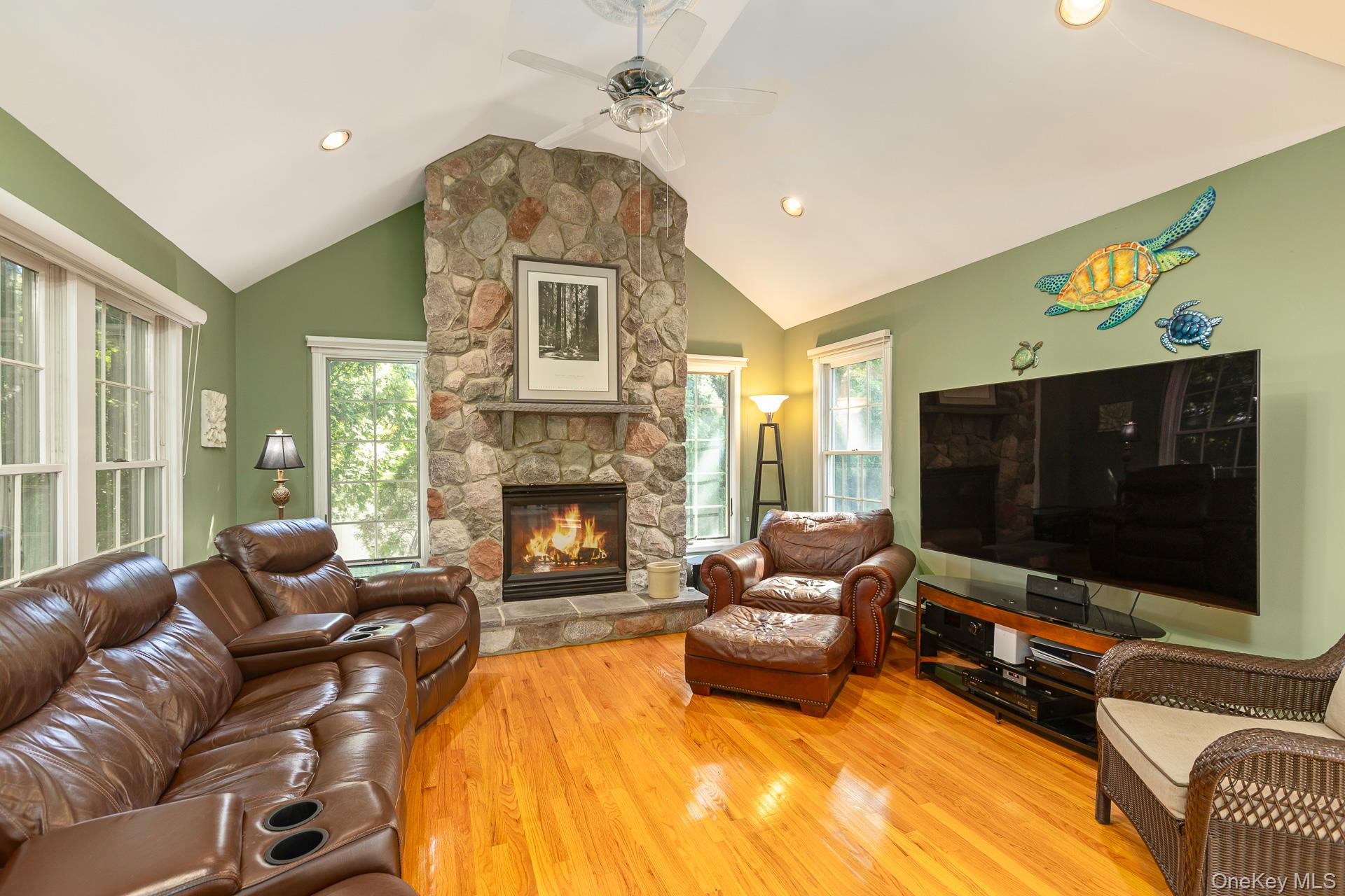 220 St. James Avenue Property Photo 9