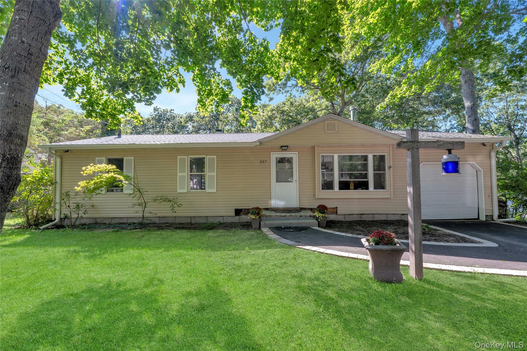 257 Parkway Drive Property Photo 1