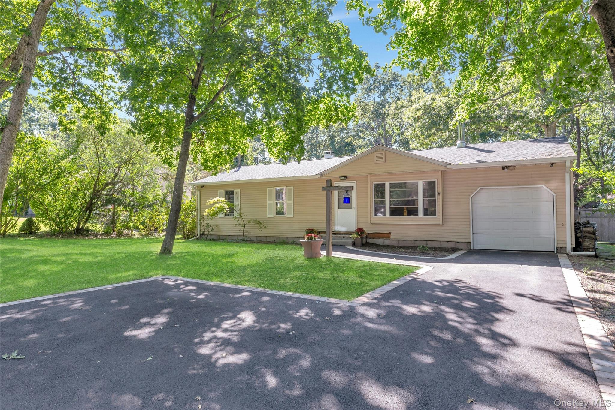 257 Parkway Drive Property Photo 2