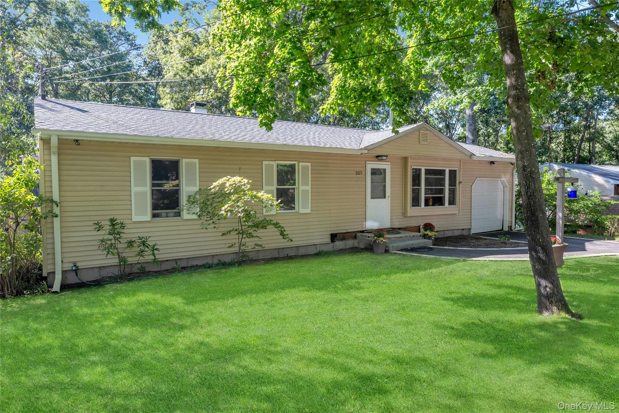 257 Parkway Drive Property Photo 3