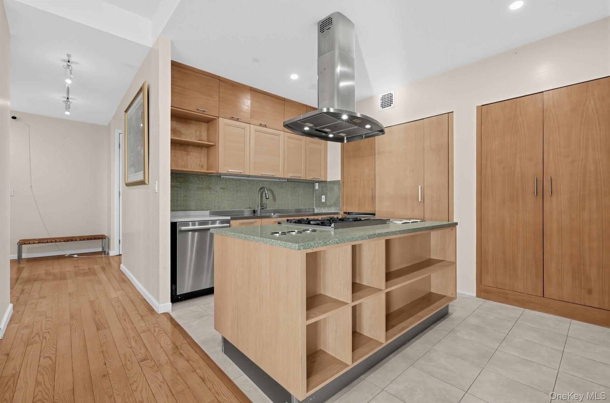 75 Livingston Street 13e Property Photo 7
