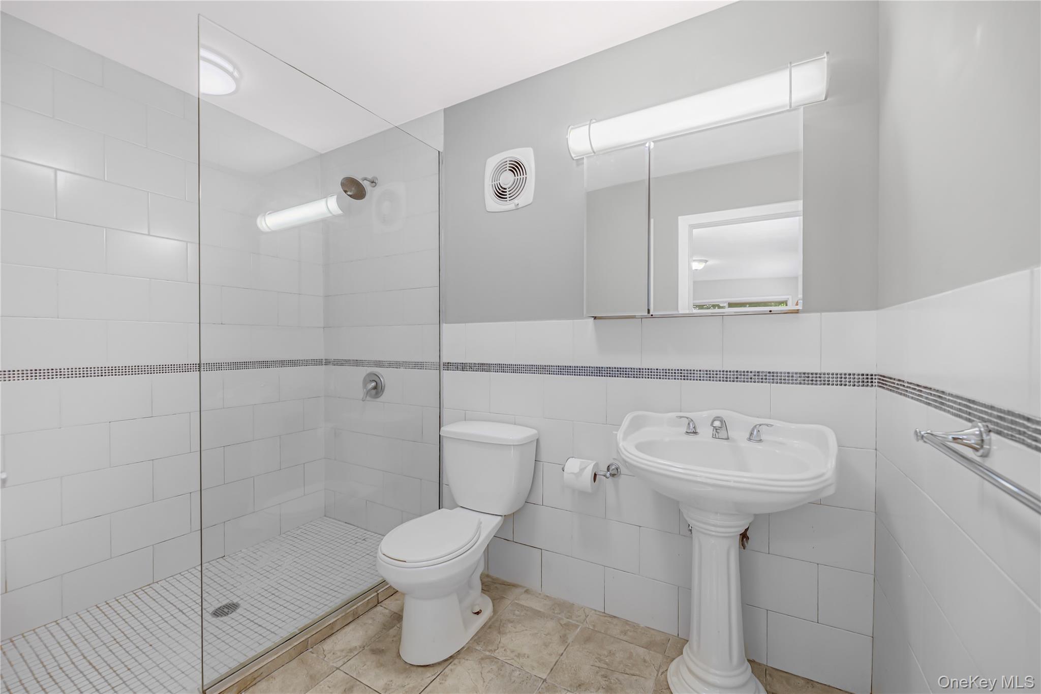 5610 Post Road First Floor Property Photo 16