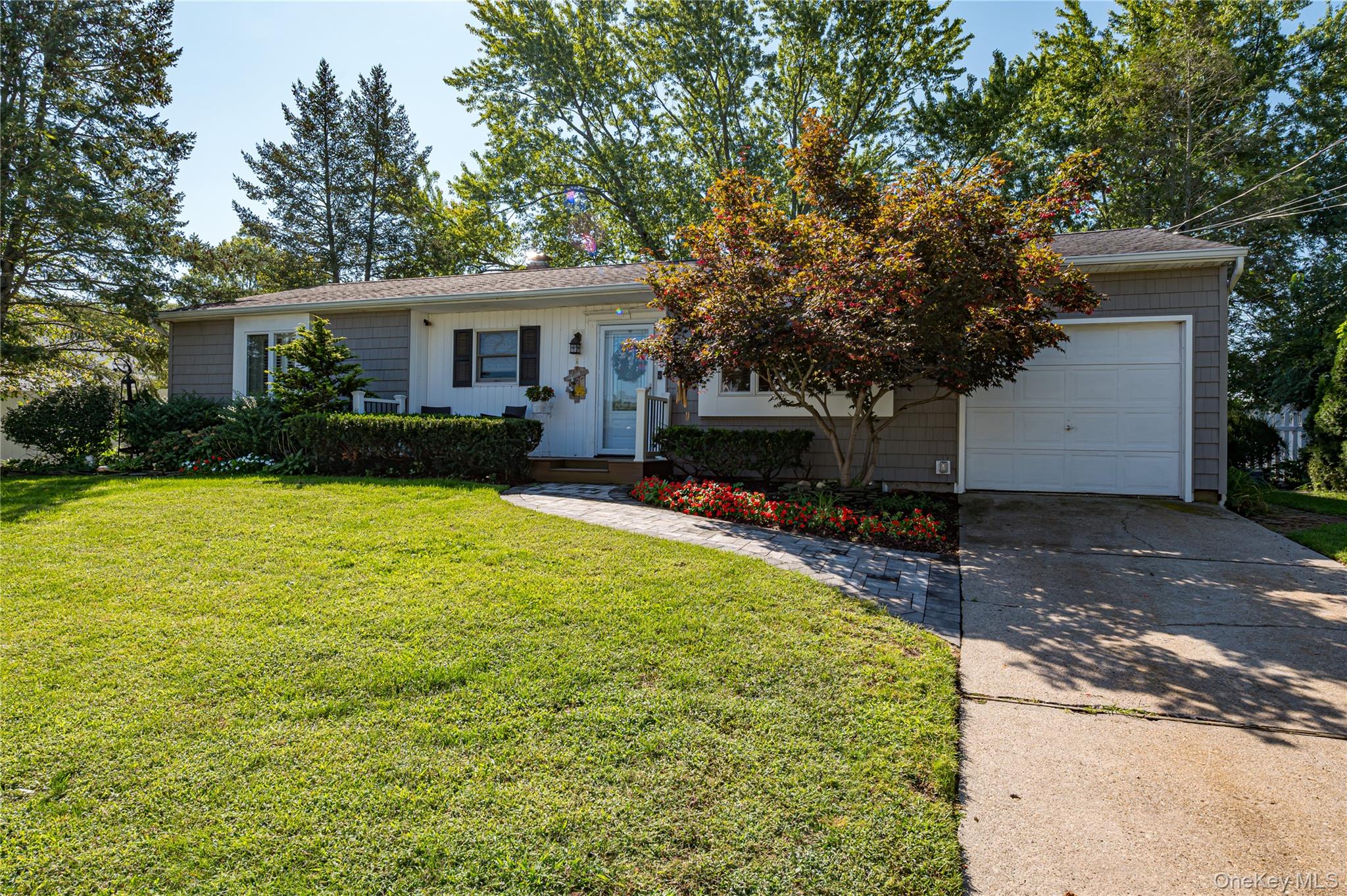 10 Stonehurst Circle Property Photo 2