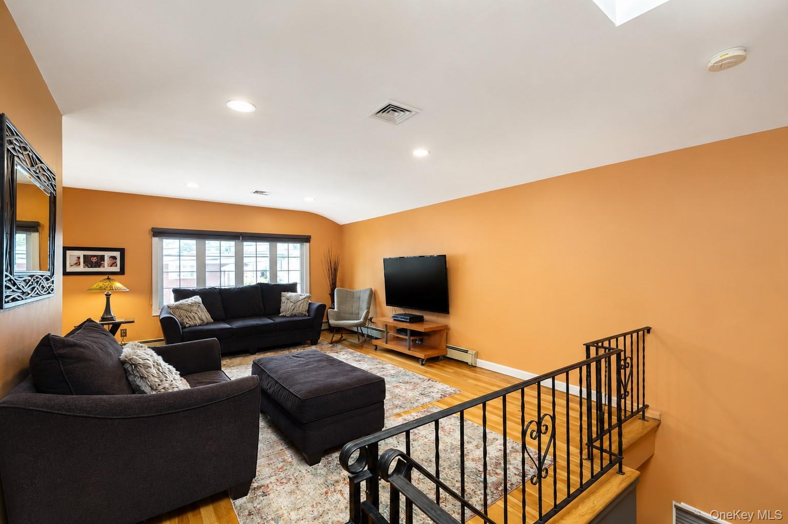 947 Bard Avenue Property Photo 2