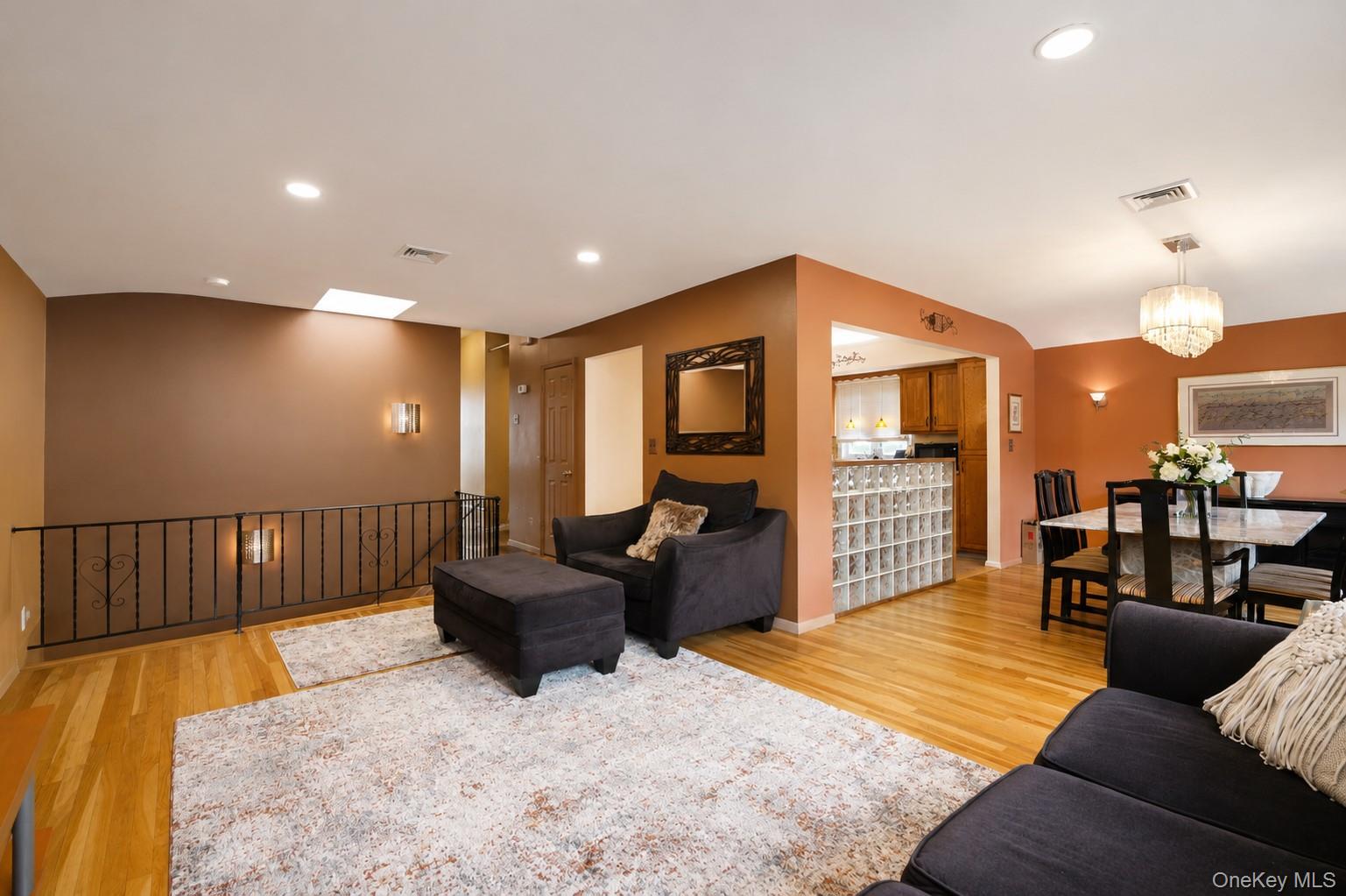 947 Bard Avenue Property Photo 4