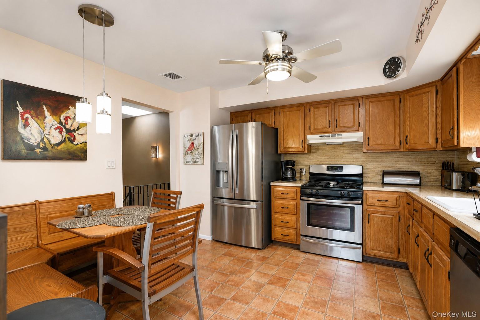 947 Bard Avenue Property Photo 7