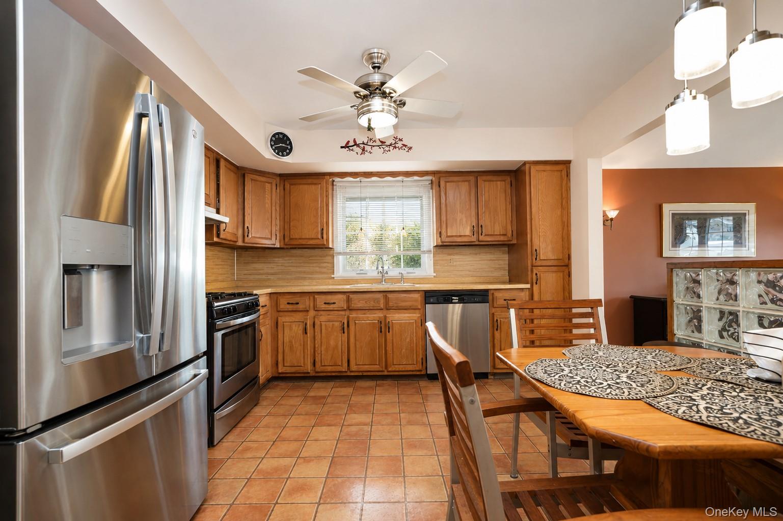 947 Bard Avenue Property Photo 8