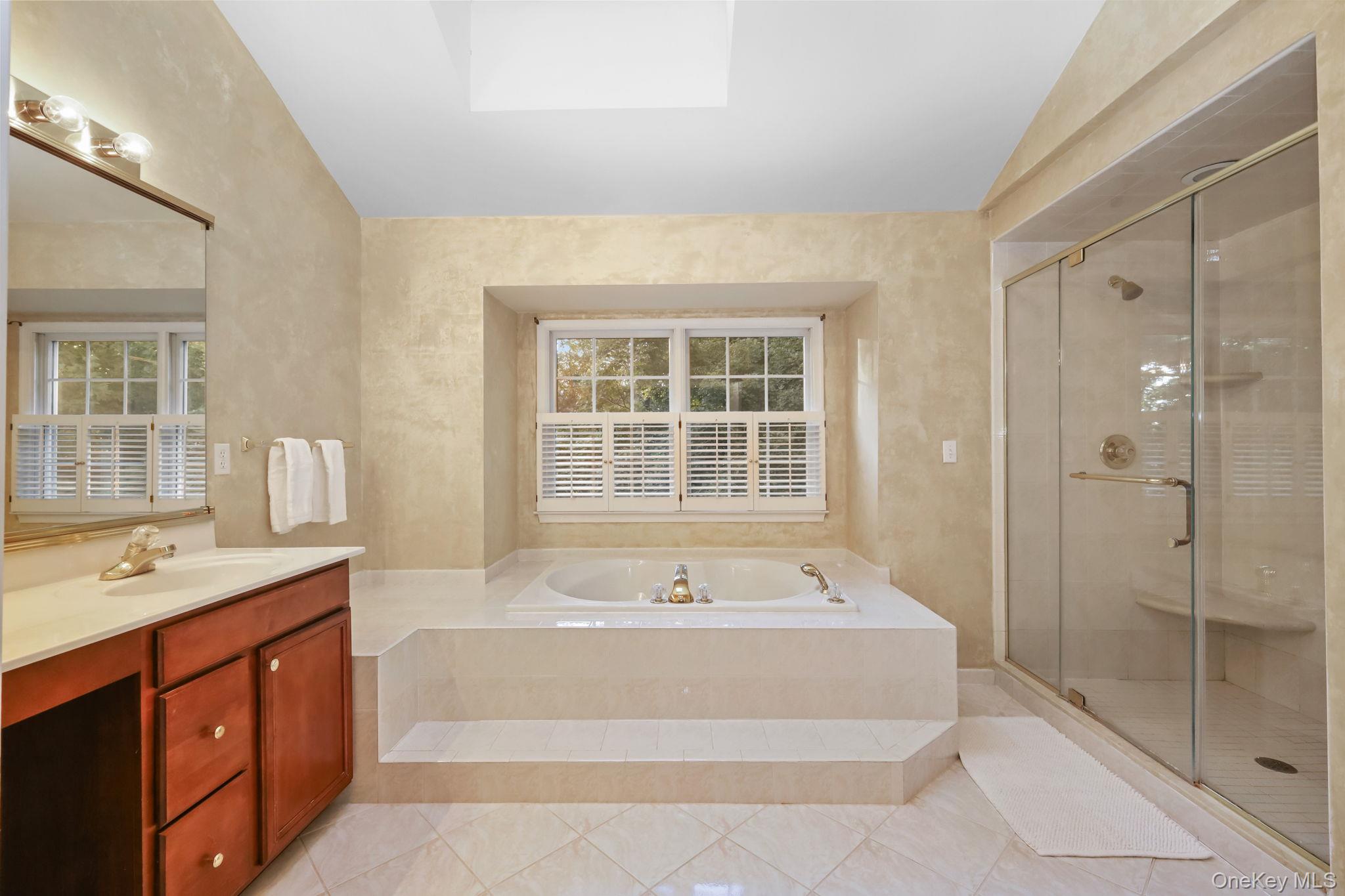 13 Hyatt Lane Property Photo 21