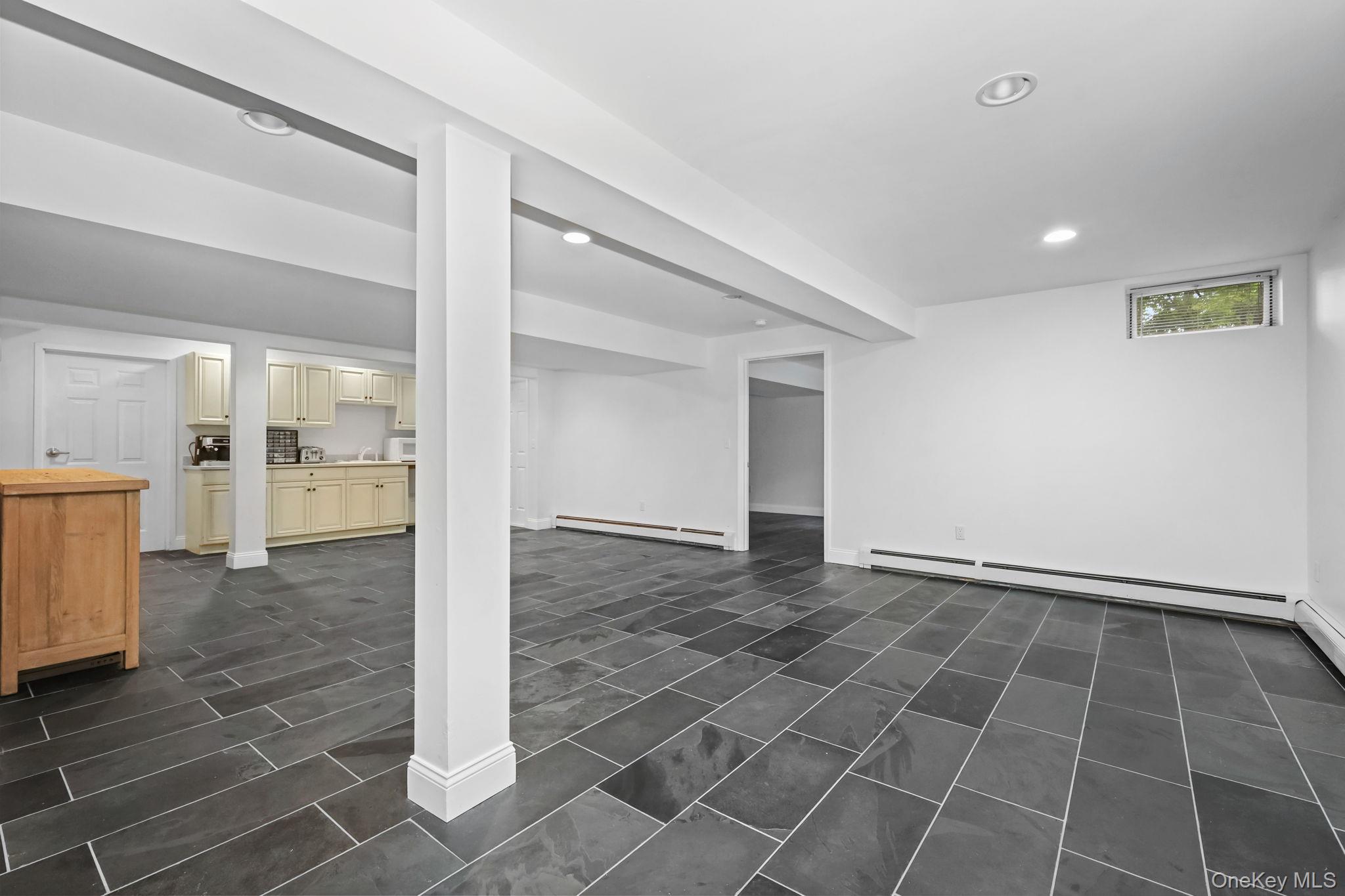 13 Hyatt Lane Property Photo 28