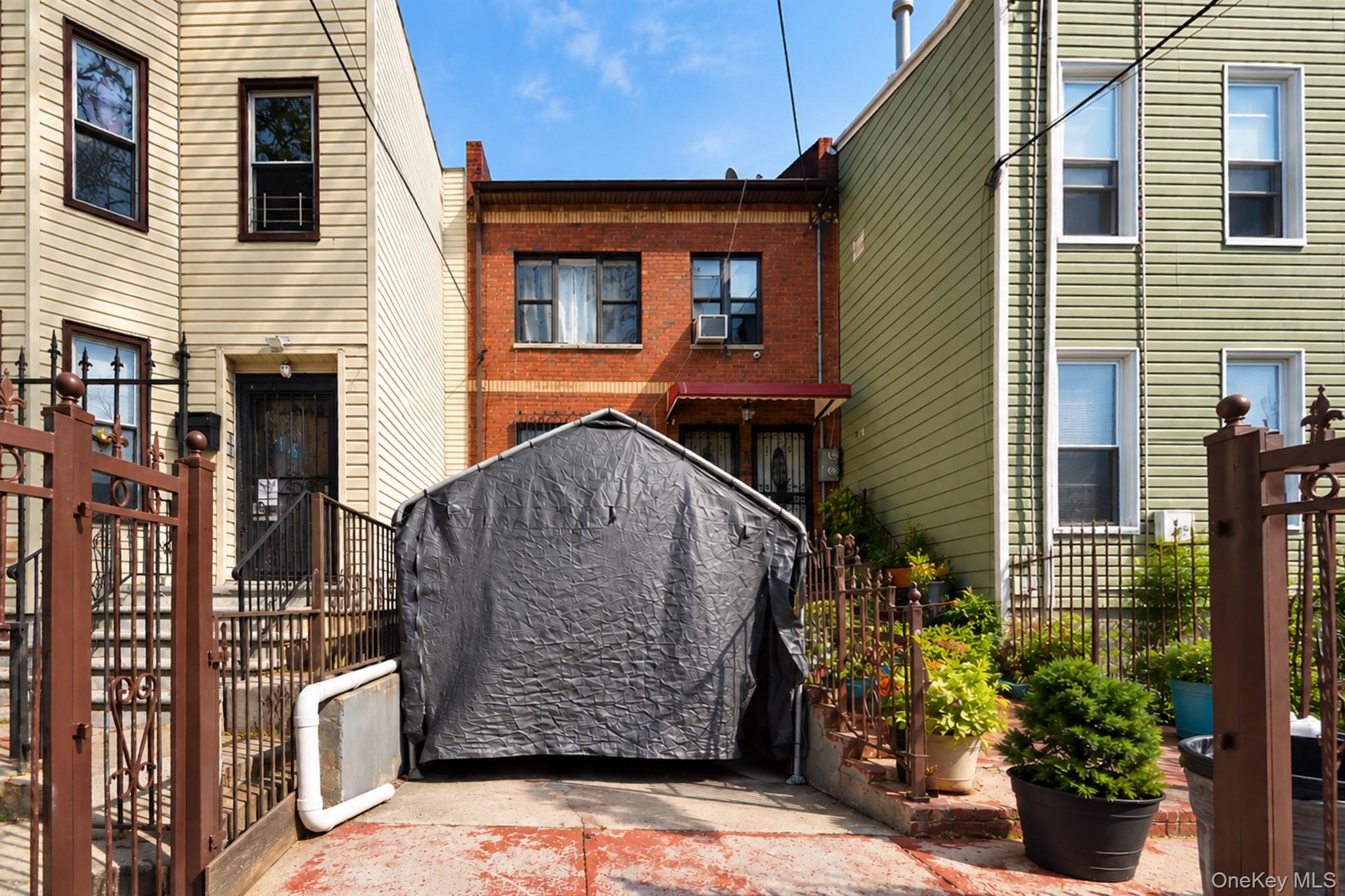 121 Montauk Avenue Property Photo 1