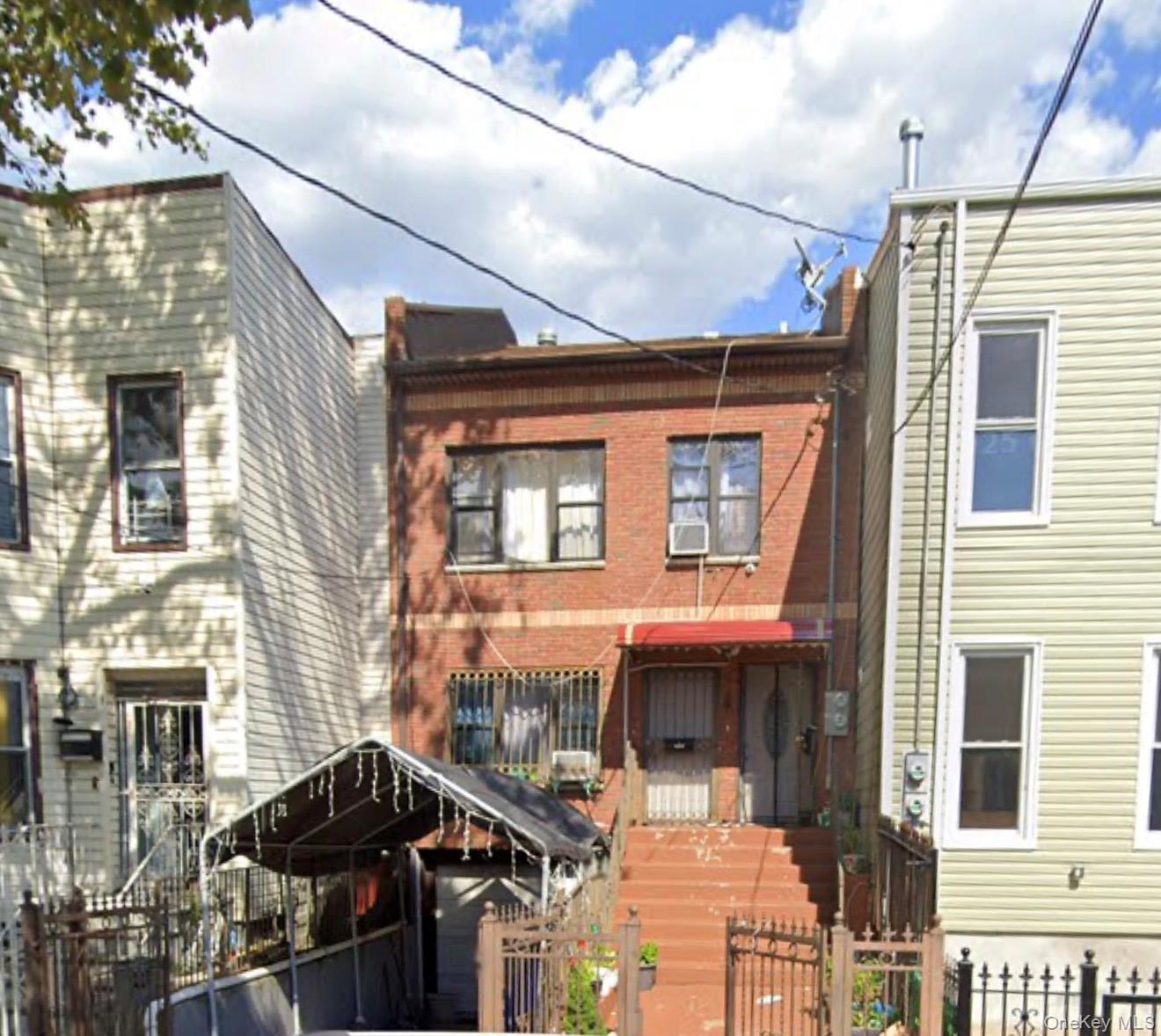 121 Montauk Avenue Property Photo 2