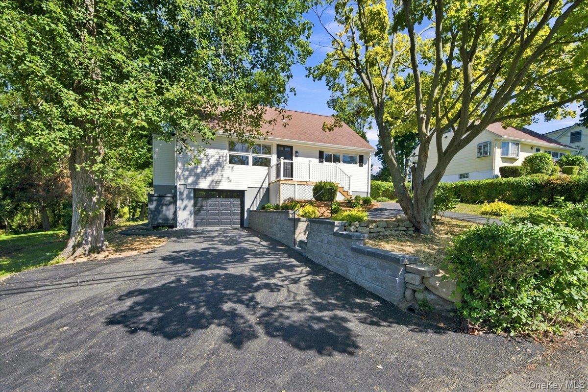 724 Locksley Road Property Photo 1