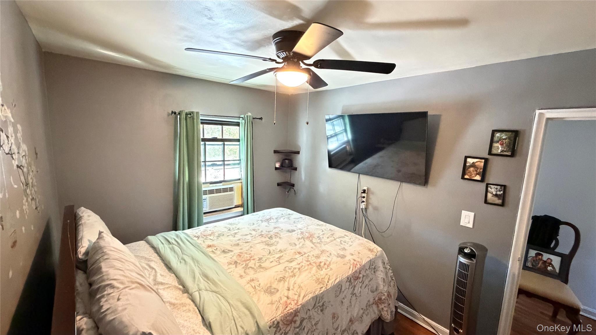 3207 Pearsall Avenue Property Photo 12