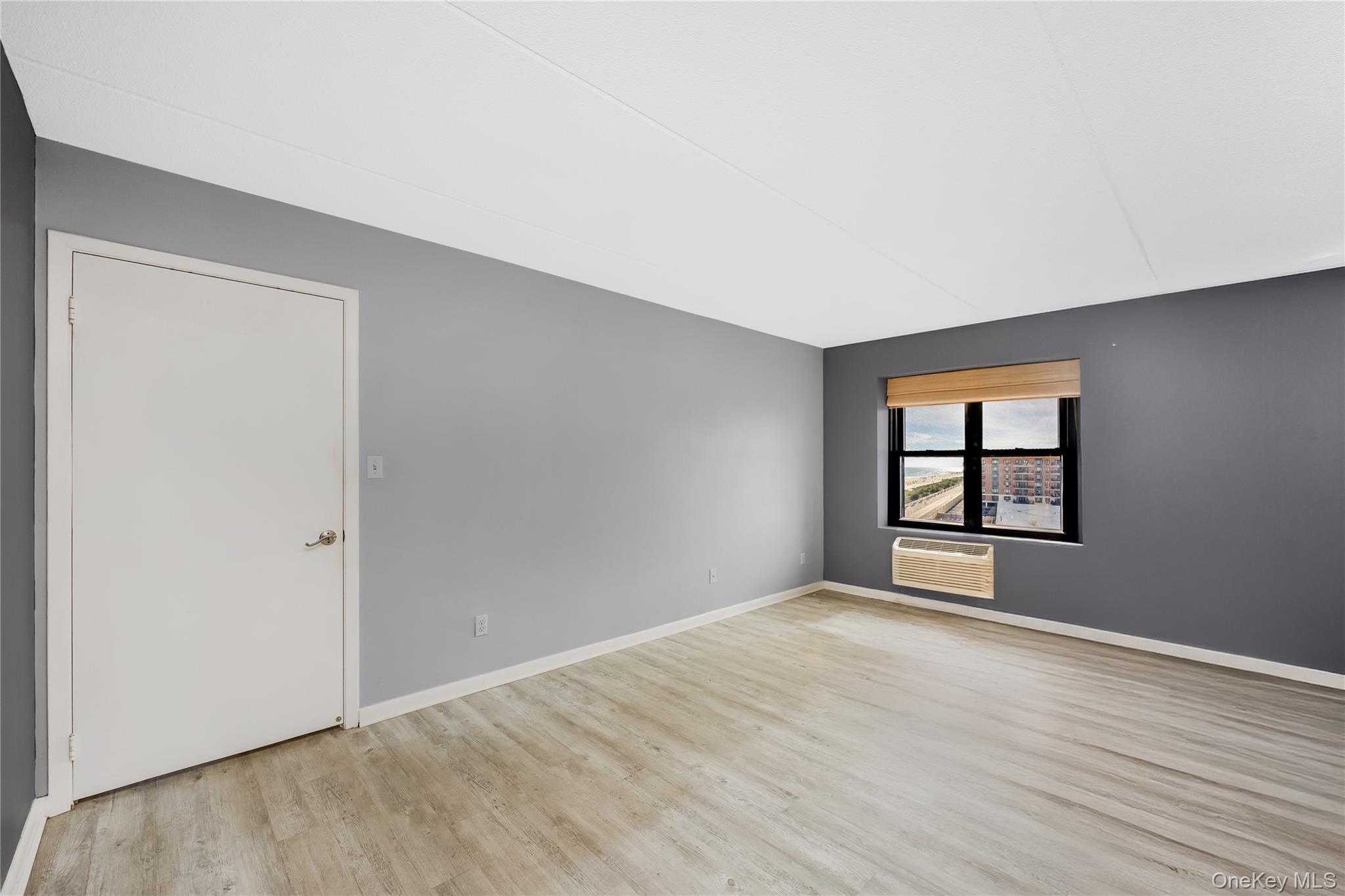 230 W Broadway 609 Property Photo 21