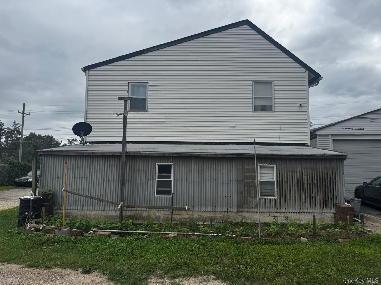 443 Babylon Property Photo 2